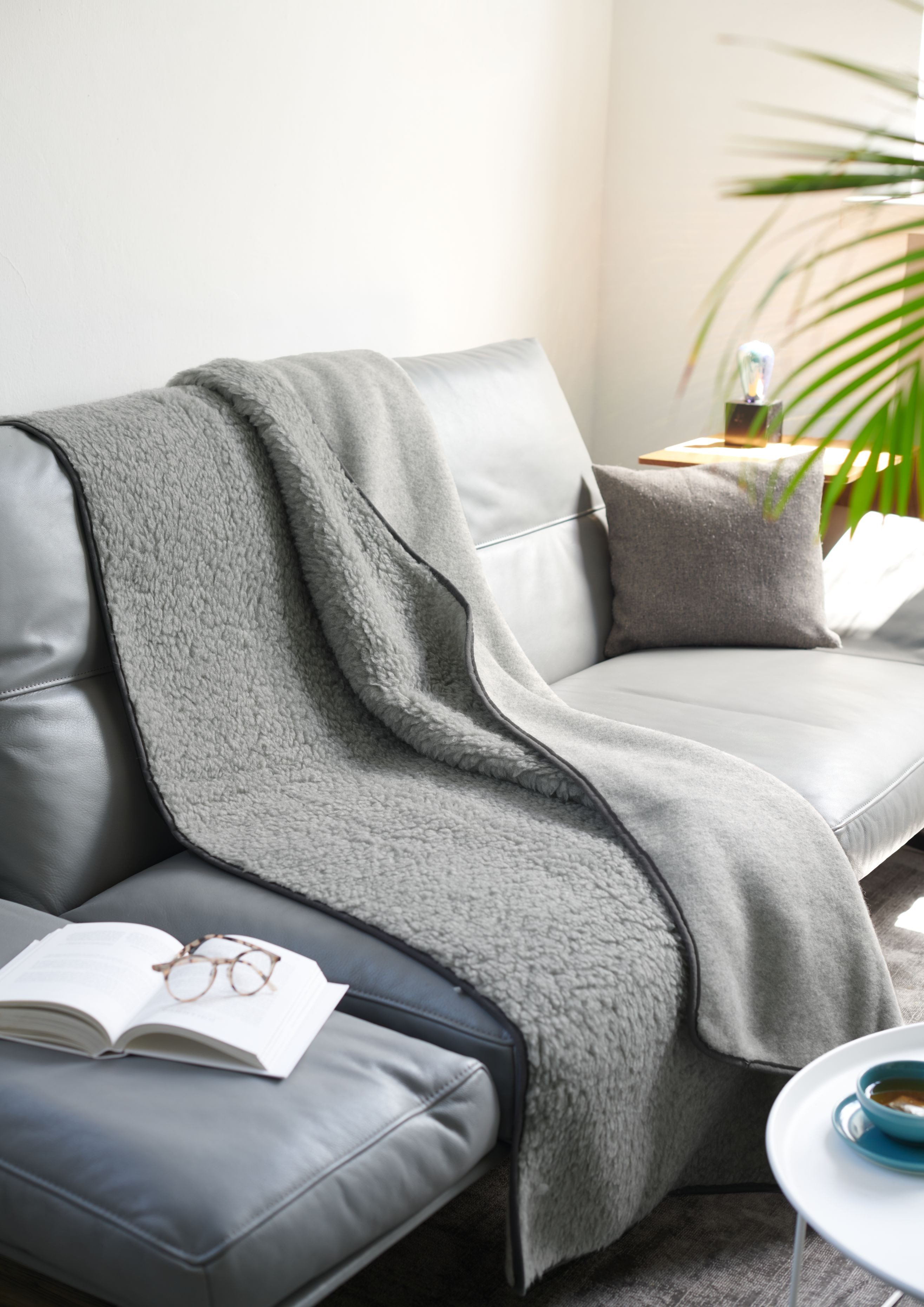 K. & N. Schurwolle Naturfaserbettdecke Schurwoll-Weste – Vielseitig, Warm und Эко-товар foklore/natur Grau, kuschlig warm