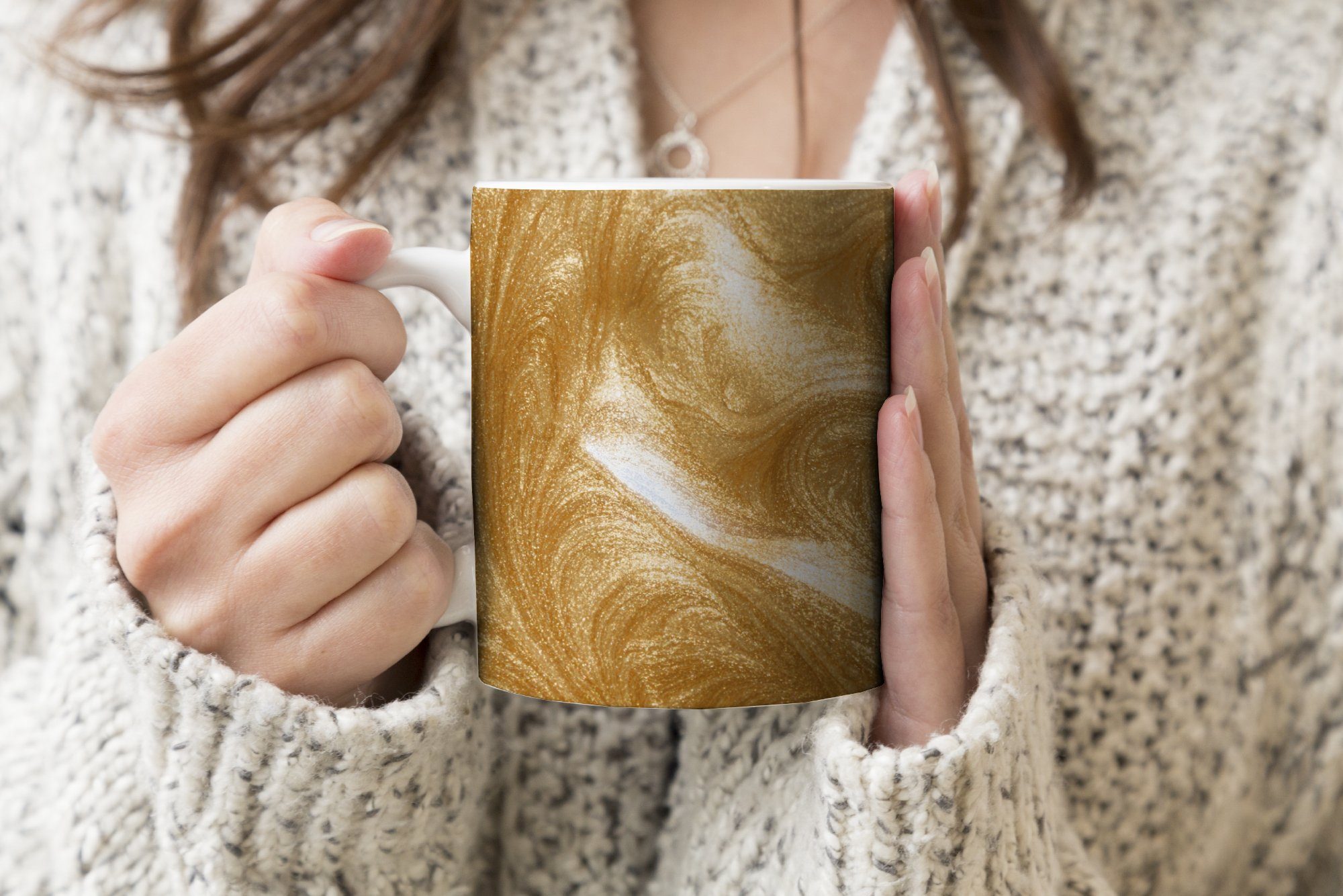 MuchoWow Tasse Ein goldener Hintergrund Teetasse, Kaffeetassen, mit Becher, Teetasse, Keramik, Glitzern, Geschenk