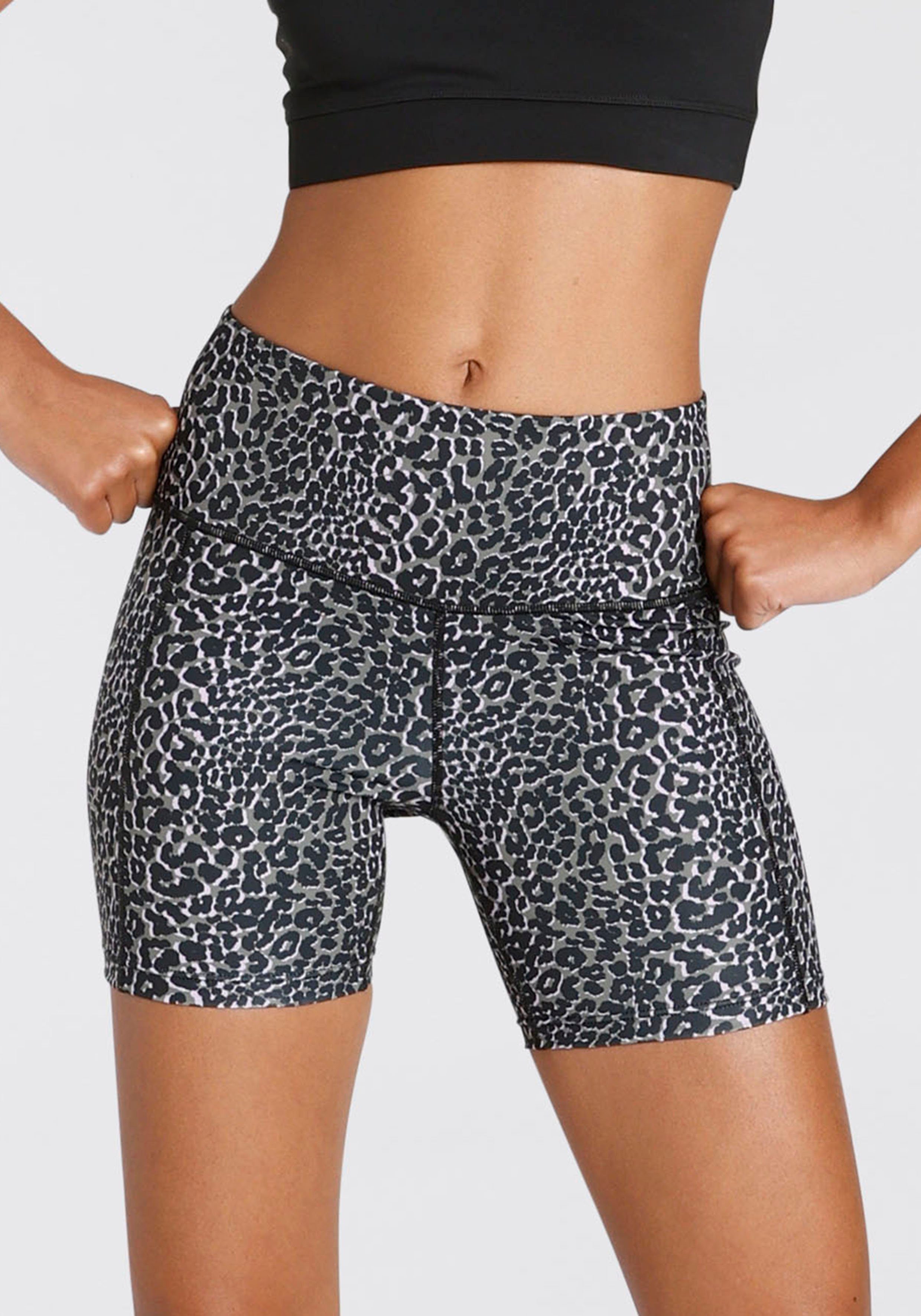 LASCANA ACTIVE Shorts -Radlerhose in Leo-Optik