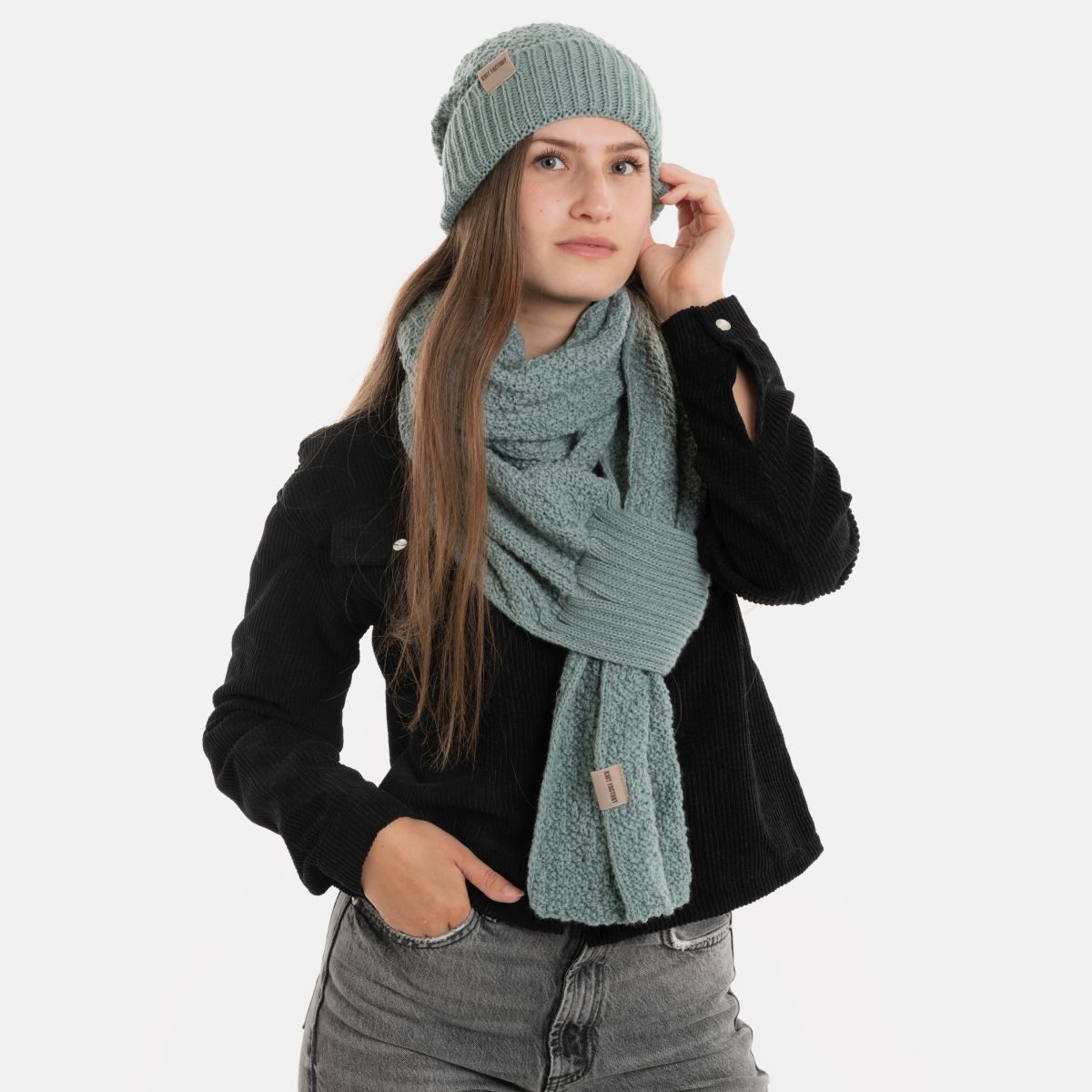 Knit Factory Strickschal Haze Schal Stone Green, (1-St), Schal Halstuch Dreiecksschal Tuch Strickmode – Bild 5 von 5