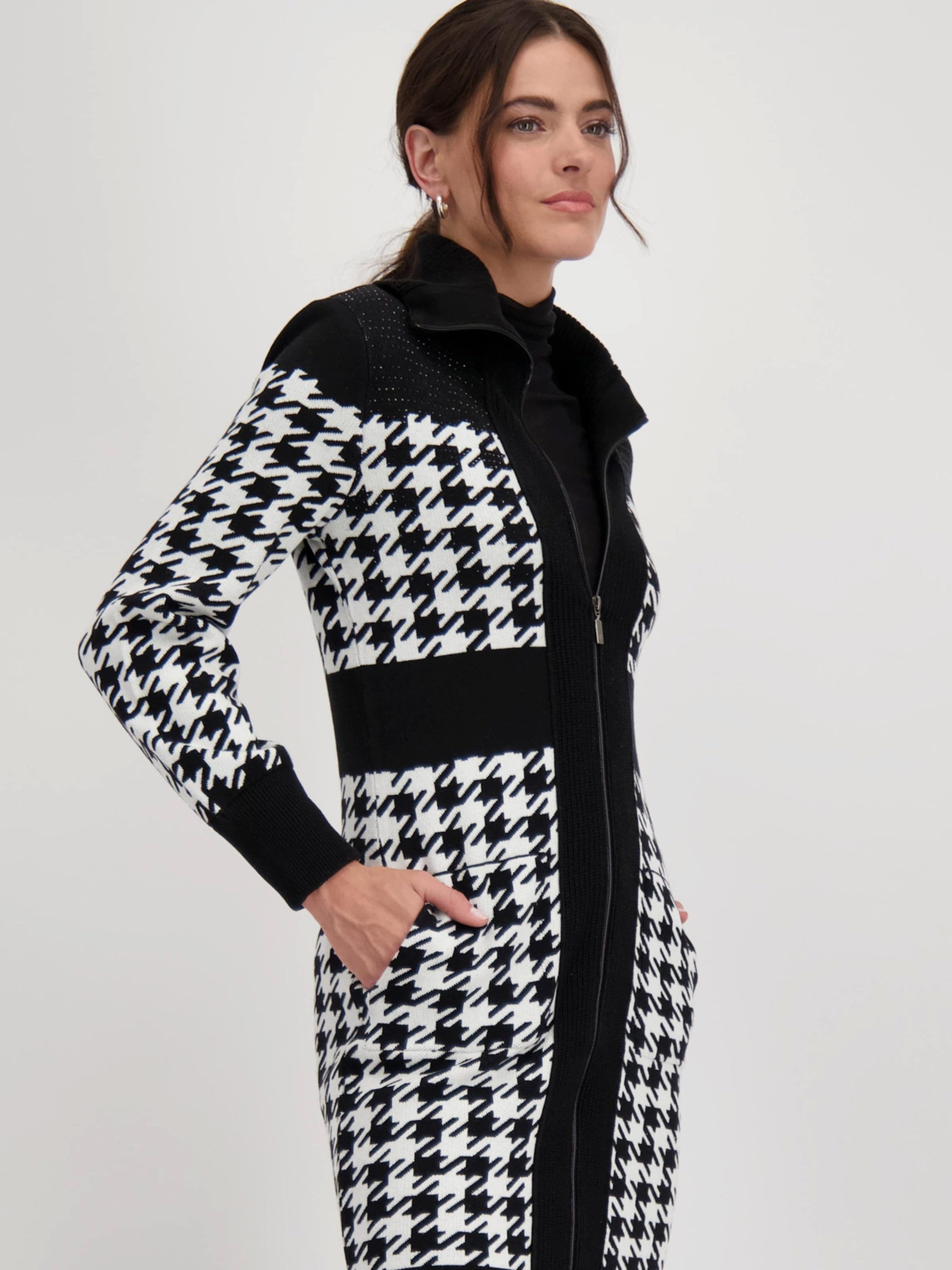 Monari Strickjacke (1-tlg) Lochmuster