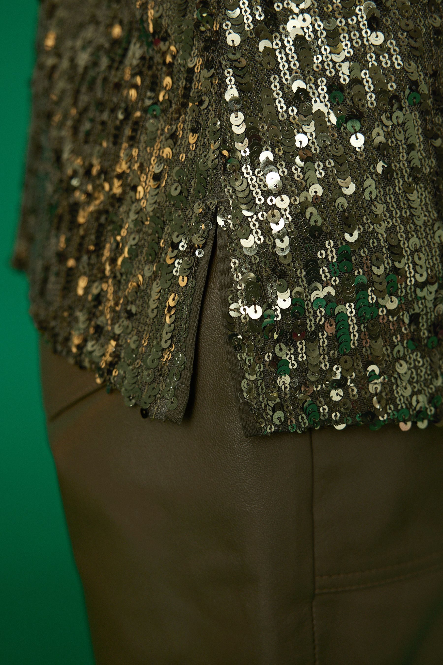 Next Blusentop Ärmelloses Pailletten-Trägertop mit V-Ausschnitt (1-tlg)