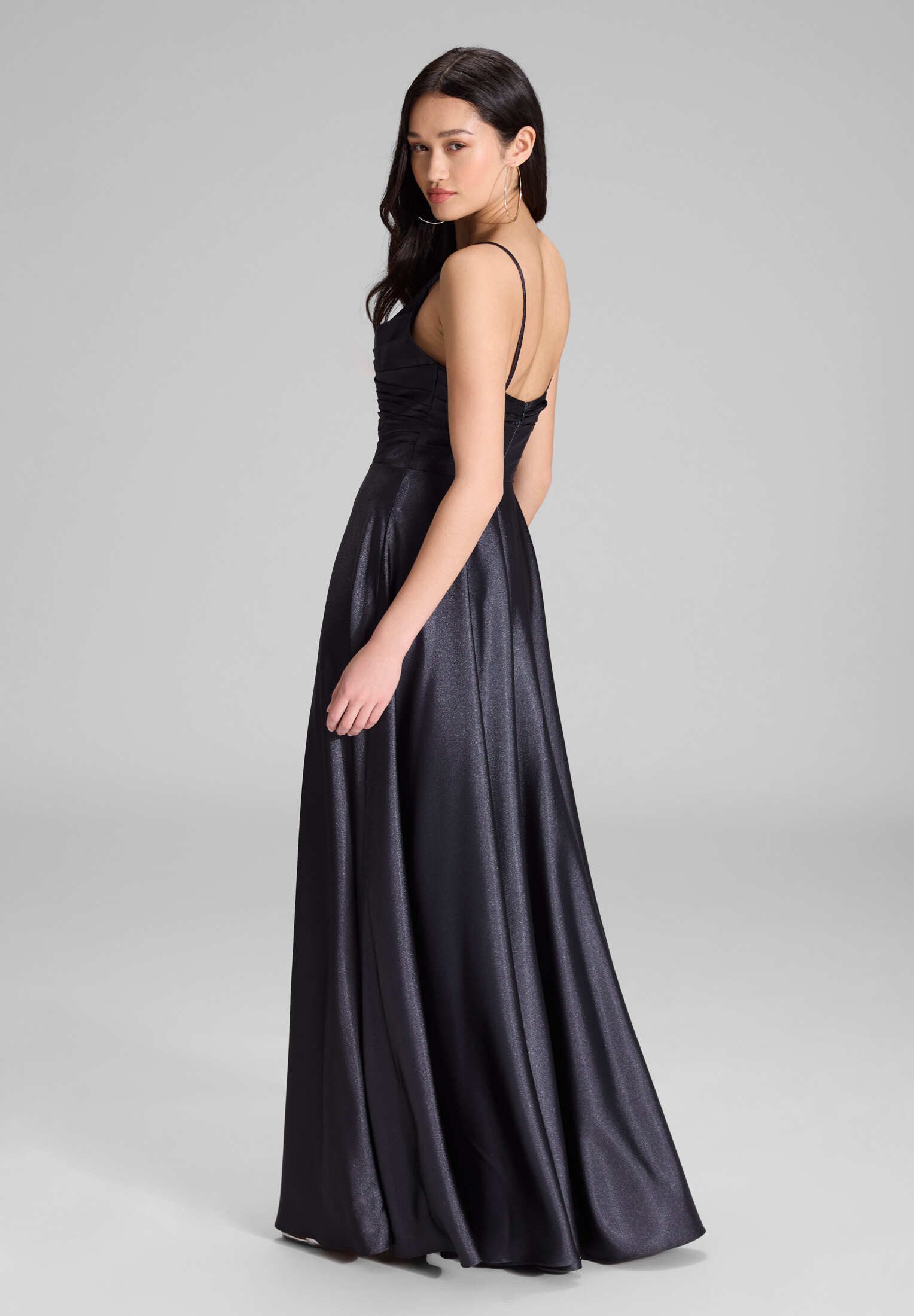 Hey Kyla Abendkleid - Schimmerndes Abendkleid mit drapiertem Top Taillierter Schnitt mit fließendem Rockteil