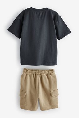 Next T-Shirt & Shorts Set aus Kurzarm-T-Shirt & Shorts Gürteltasche (2-tlg)