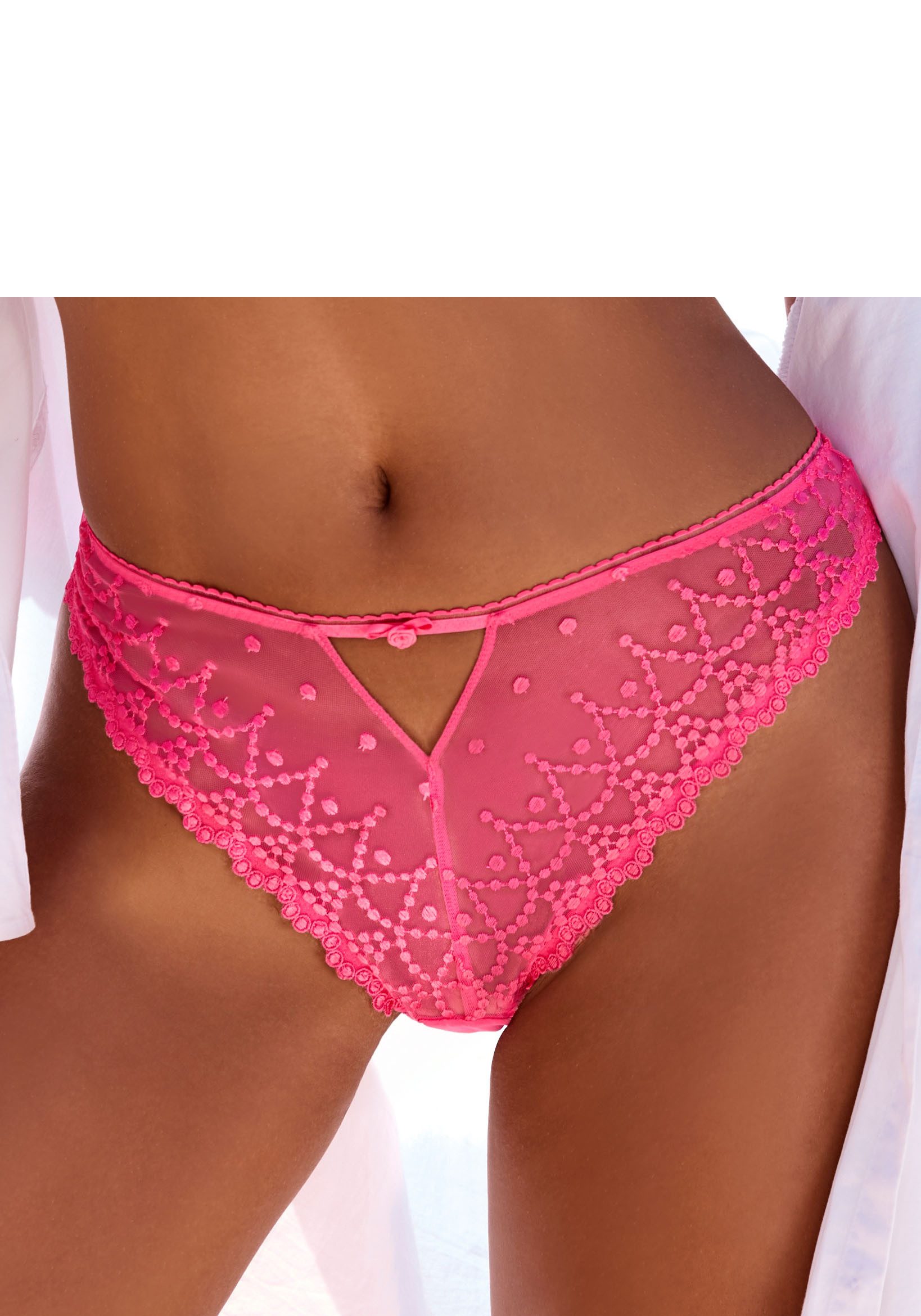 LASCANA String Fabia aus edler Stickereispitze in dezent transparenter Opti günstig online kaufen