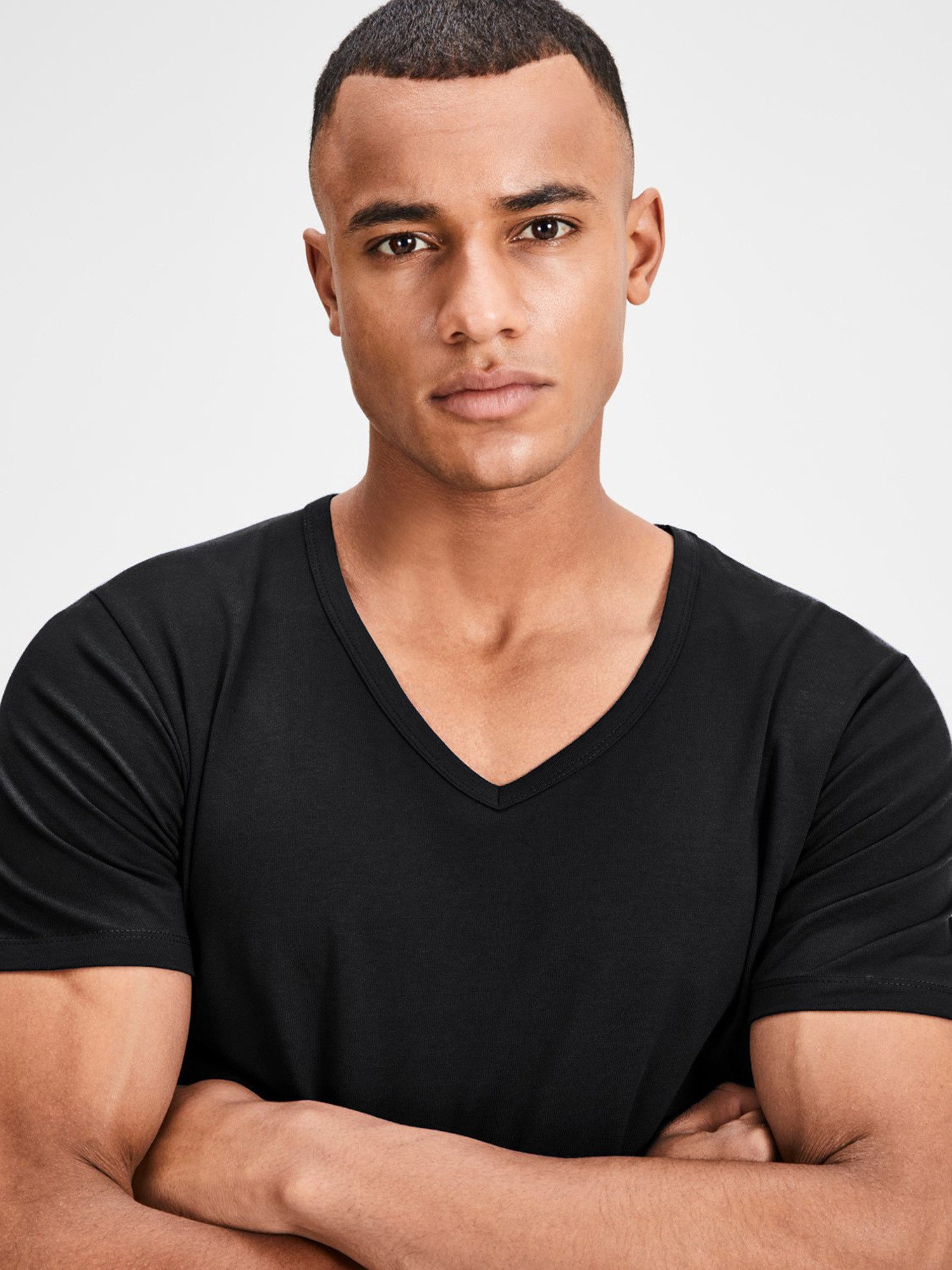 Jack & Jones T-Shirt Basic V-Neck (3-tlg., 3er Pack) etwas länger geschnitten, nicht zu kurz