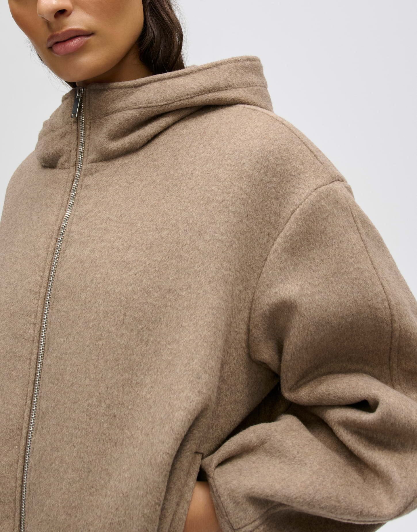 OPUS Wolljacke Halenso aus fließender Webware Verkürzte O-Form mit Kapuze und voluminösem Ballonsaum – Bild 4 von 5