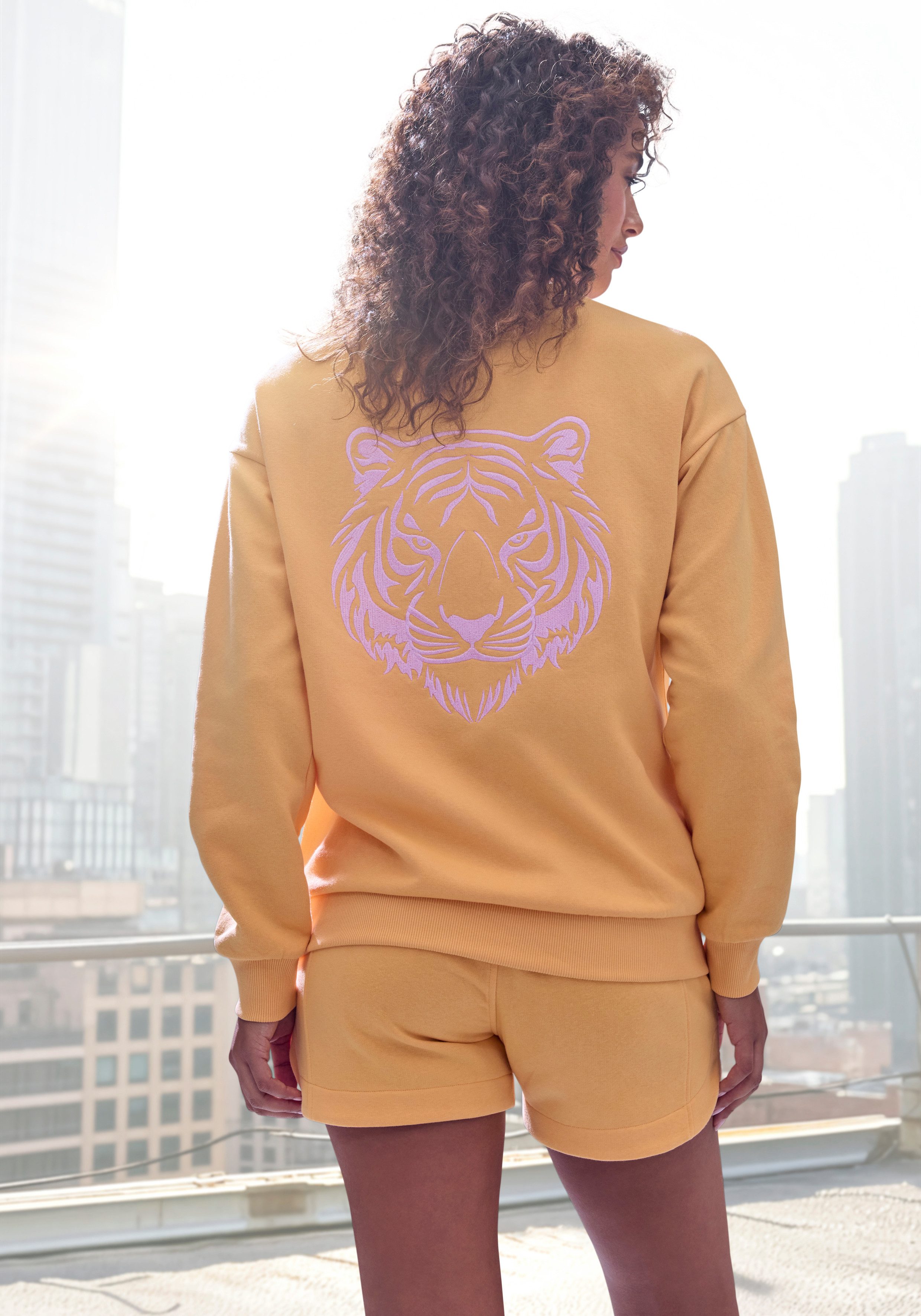 Buffalo Sweatshorts mit kleiner Logostickerei – Bild 3 von 5
