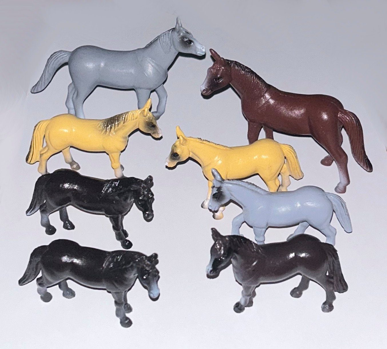 P.I.A. Spielfigur 8 Pferde im Set ca. 8 cm Spielzeug Bauernhof Figuren Gummitiere, (8-tlg), Mitgebsel