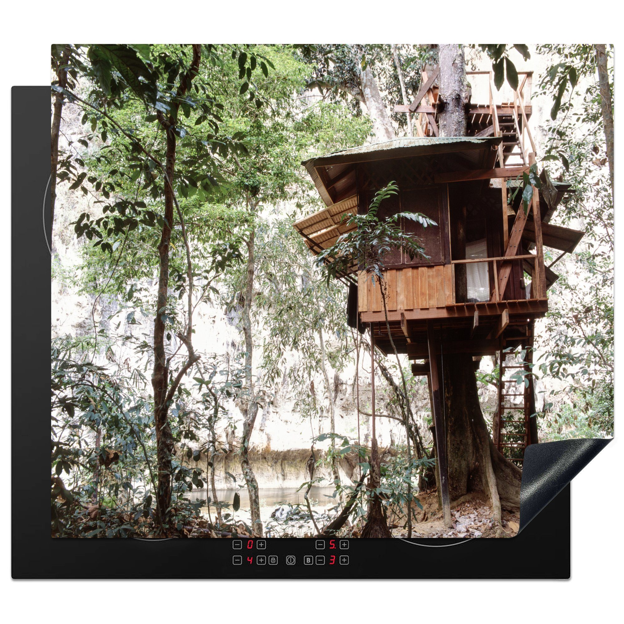 MuchoWow Herdblende-/Abdeckplatte Ein unordentliches Baumhaus im Wald, Vinyl, (1 tlg), 60x52 cm, Mobile Arbeitsfläche nutzbar, Ceranfeldabdeckung