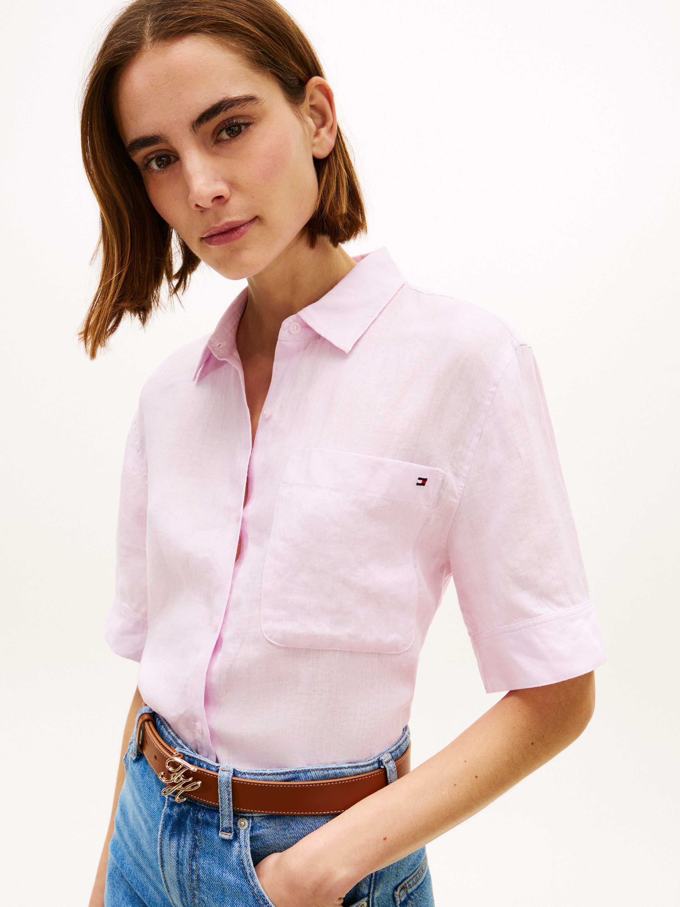 Tommy Hilfiger Kurzarmbluse ESS LINEN SHORT SLEEVE SHIRT mit aufgesetzter Brusttasche und Flag-Stickerei, reines Leinen