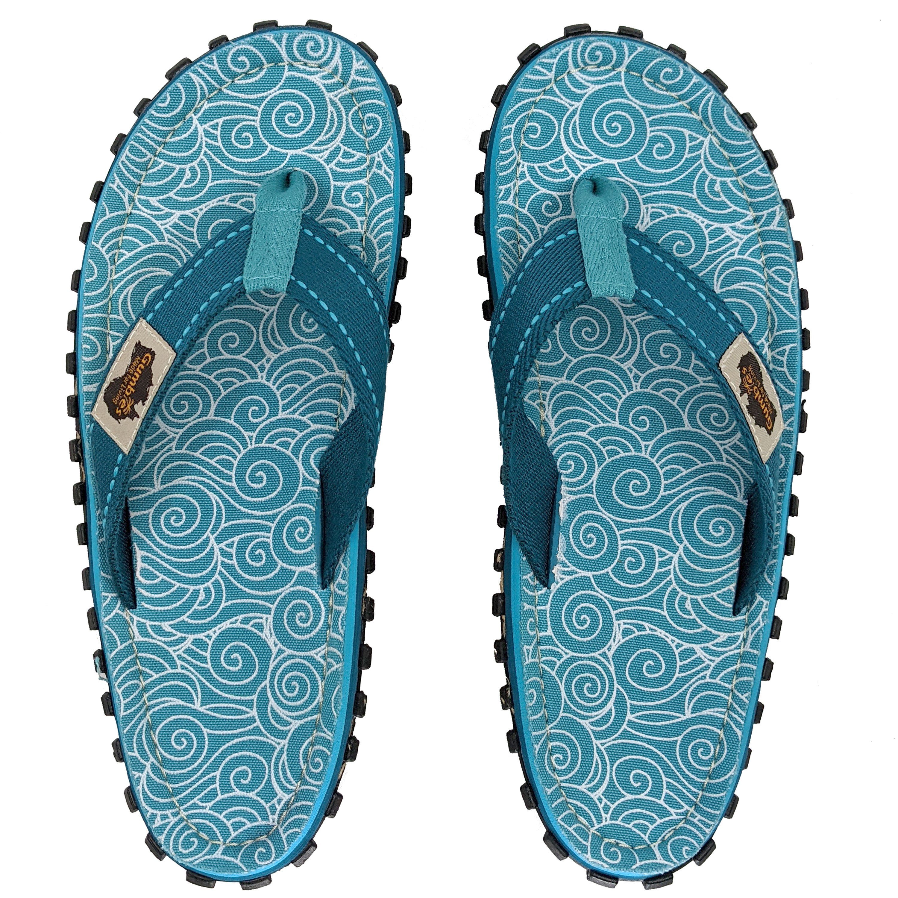 Schuhe  Gumbies Original in Turquoise Swirls T-Strap-Zehentrenner aus recycelten Materialien in farbenfrohen Designs