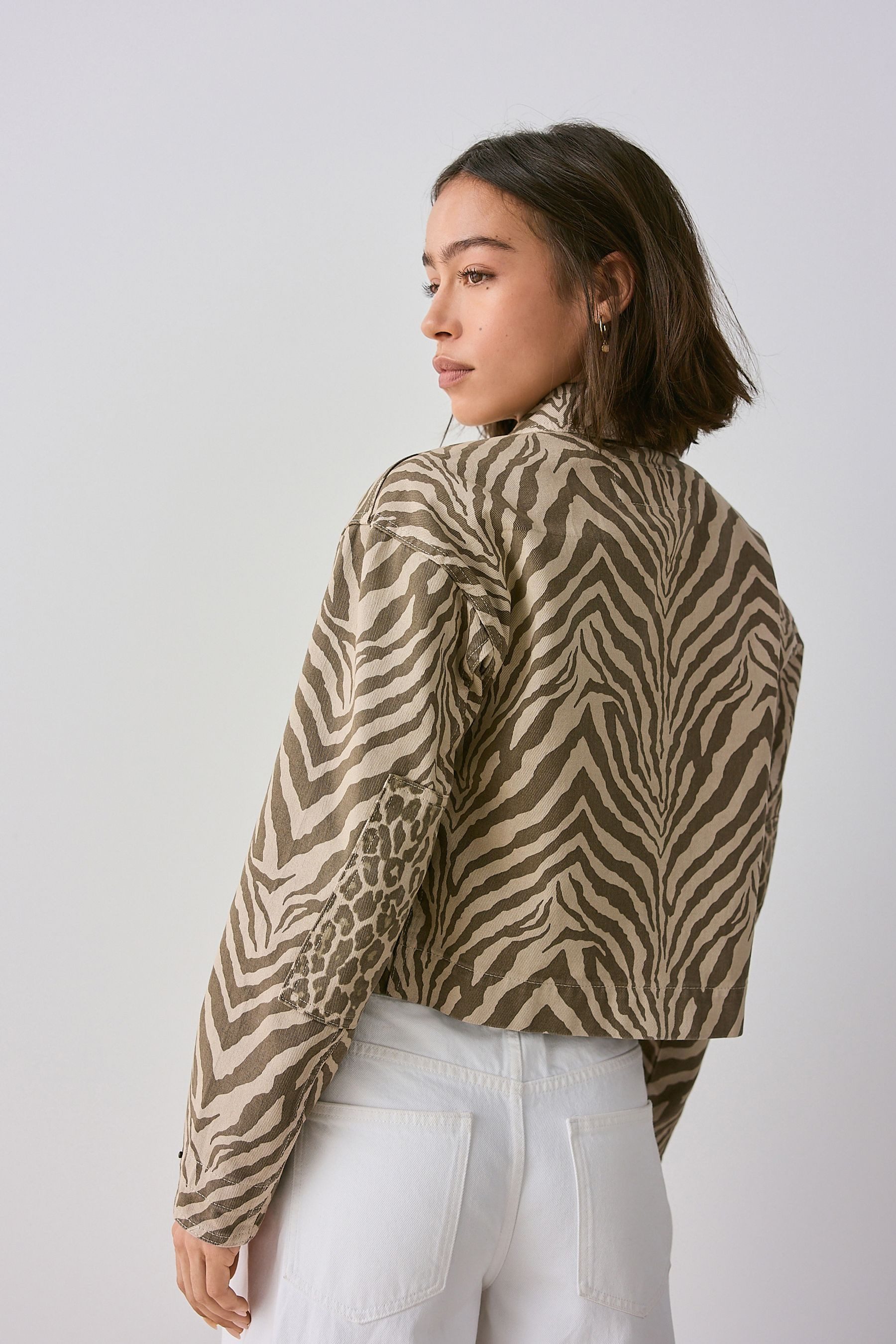 Next Kurzjacke Verkürzte Jacke mit Print aus 100 % Baumwolle (1-St)