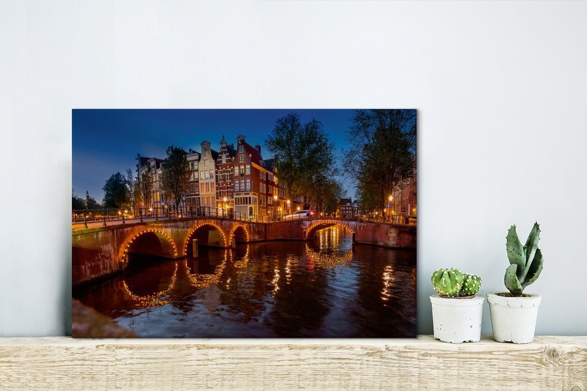 (1 cm Wandbild Wanddeko, 30x20 Keizersgracht St), Leinwandbild Amsterdams Brücke, Aufhängefertig, OneMillionCanvasses® mit einer Leinwandbilder, beleuchteten