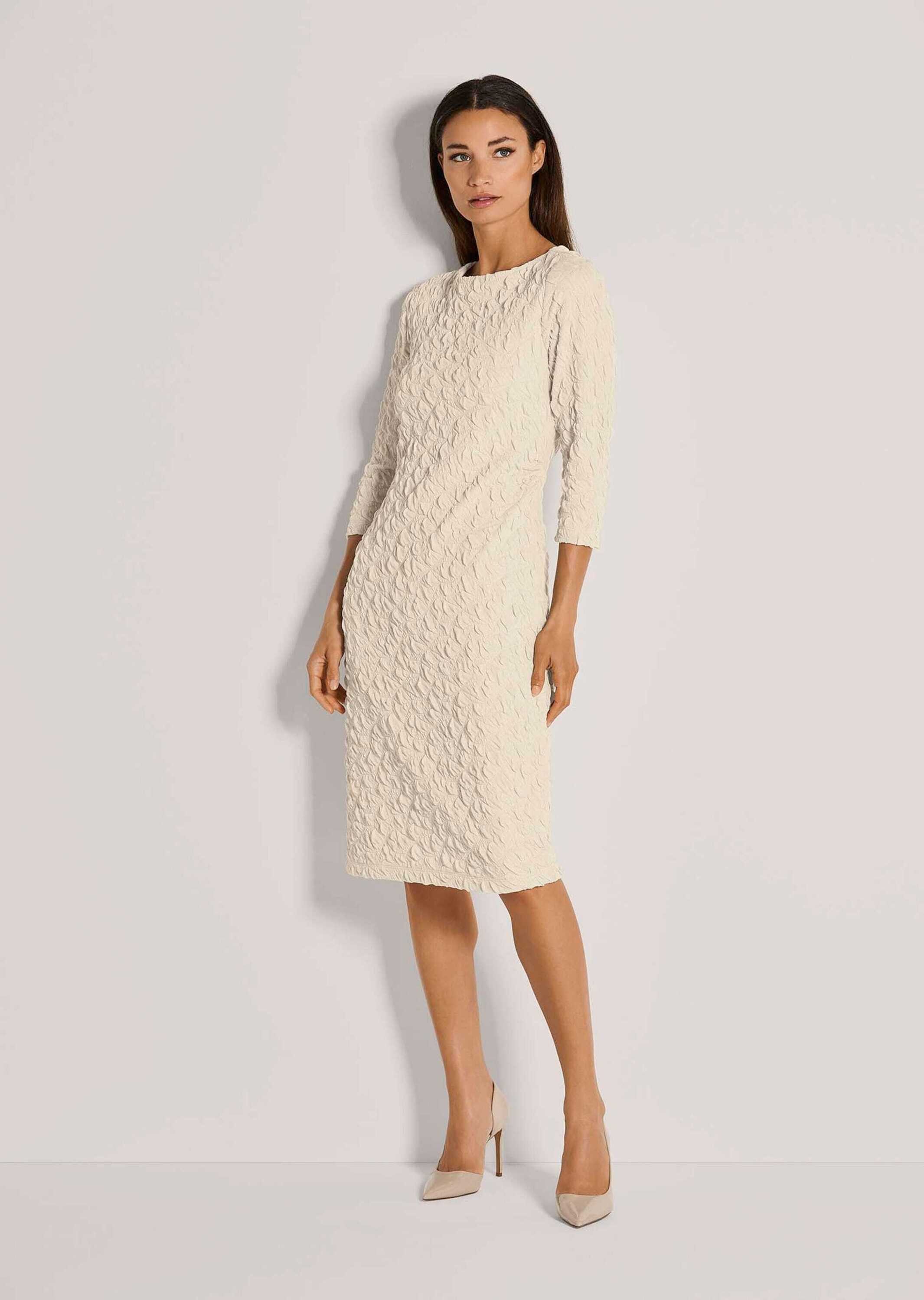 MADELEINE Midikleid Elegantes Kleid mit raffinierter Struktur Midikleid mit Rundhals, 3/4-Ärmeln und gerafften Seiten