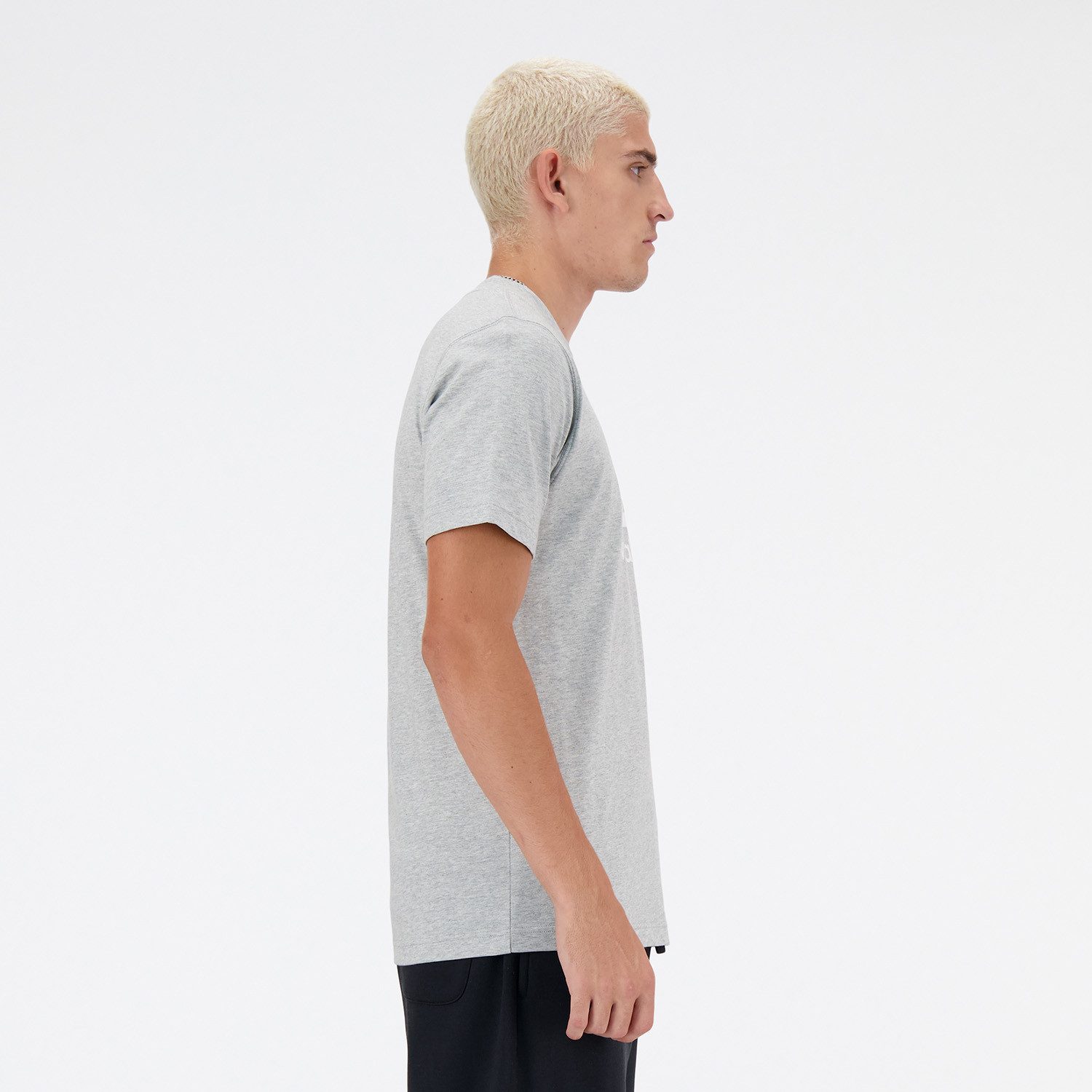 New Balance T-Shirt SPORT ESSENTIALS LOGO T-SHIRT sportliches T-Shirt, Kurzarmdesign, mit Rundhalsausschnitt