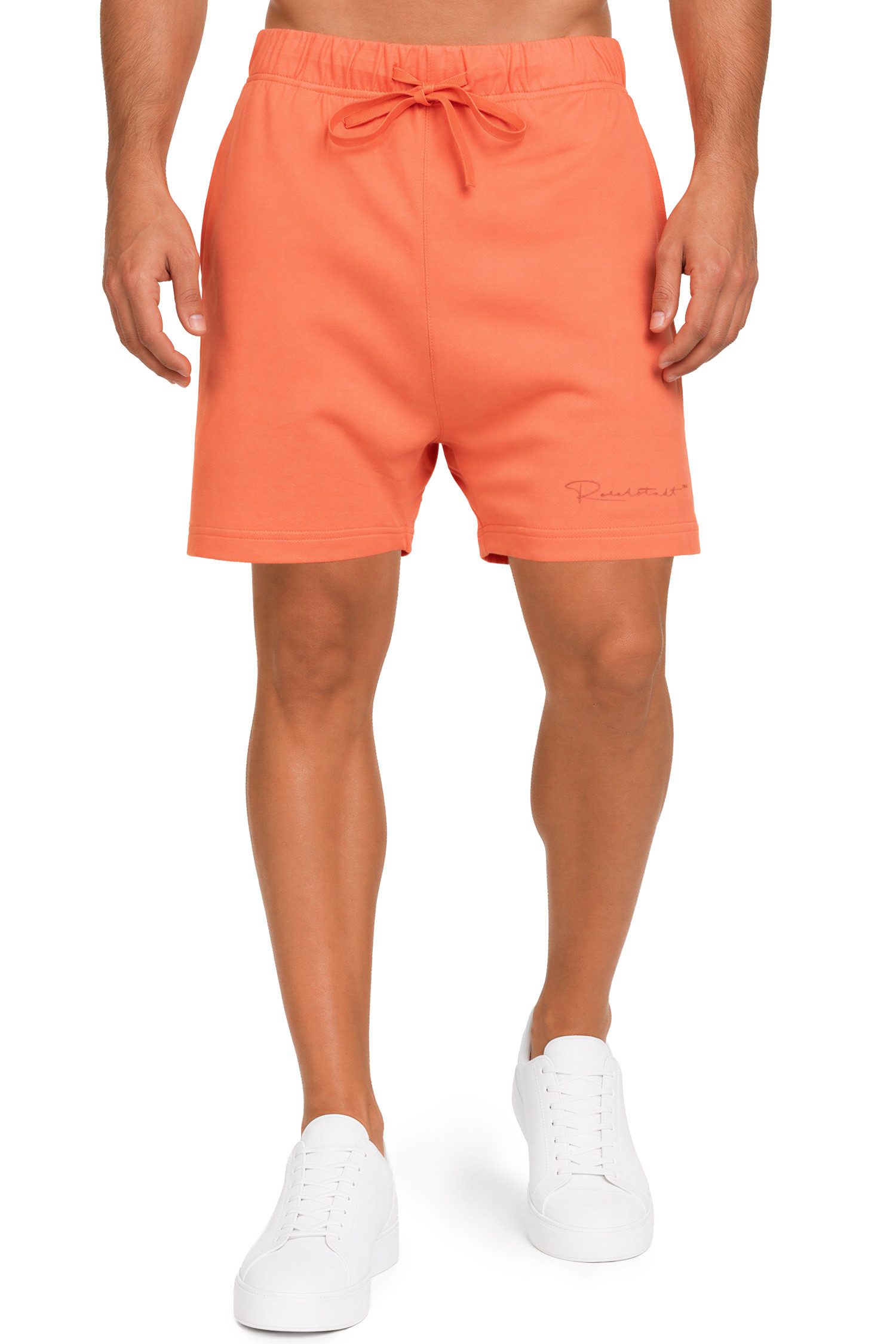 Reichstadt Sweatshorts Herren Regular Fit Kurze Hose Mid Waist 25RS072 Dezente Ton-in-Ton Stickerei als stilvolles Detail