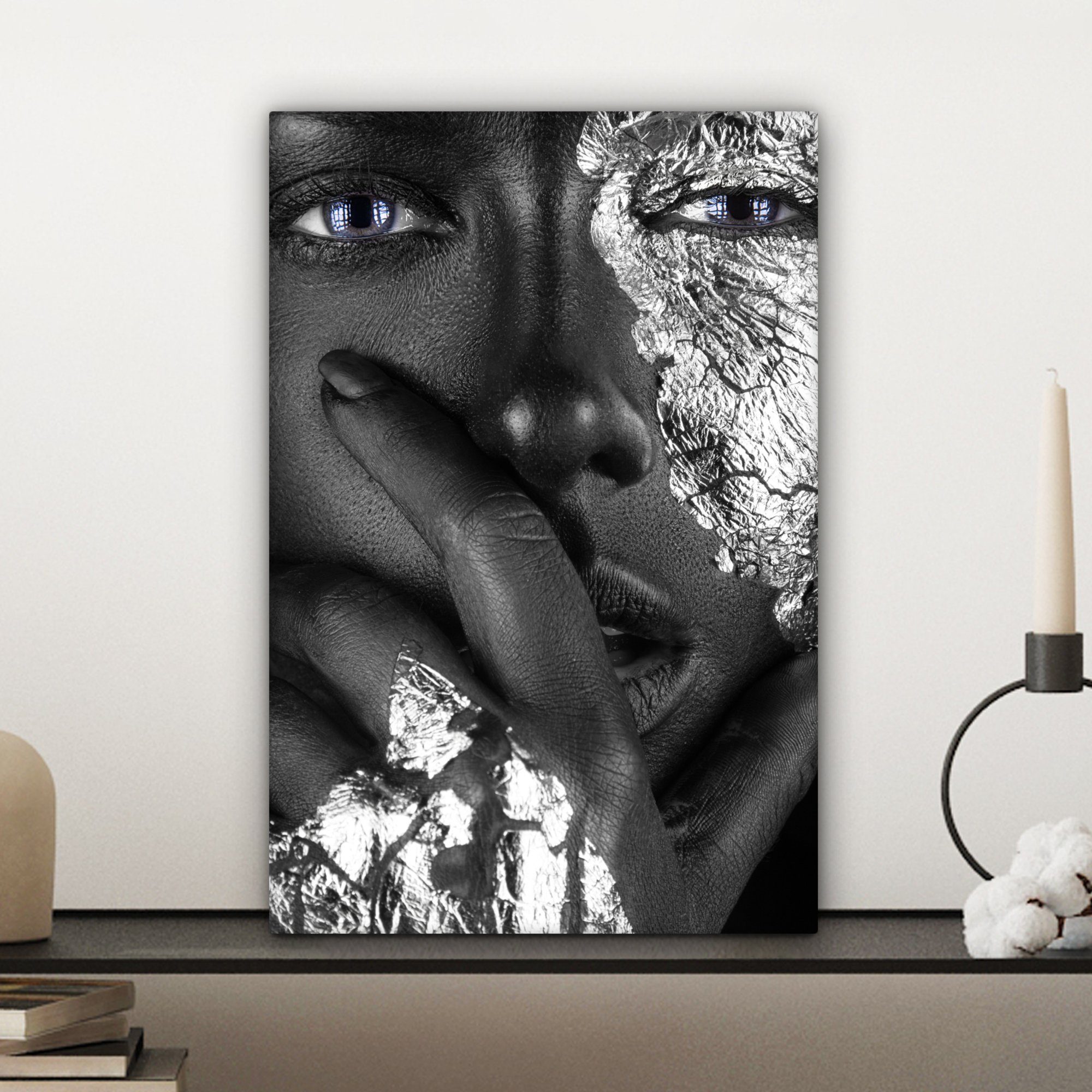 OneMillionCanvasses® Leinwandbild fertig Silber 20x30 Gemälde, Leinwandbild Schwarz Blau, - Weiblich St), inkl. - - Zackenaufhänger, bespannt (1 cm