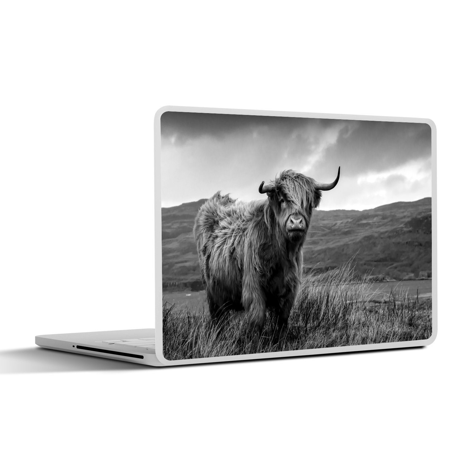 MuchoWow Laptop-Aufkleber Schottischer Highlander - Berg - Wasser - Natur - Kuh, (1tlg), Laptop Folien Cover, Aufkleber, Sticker, Schutz vor Kratzern, 30x21 cm