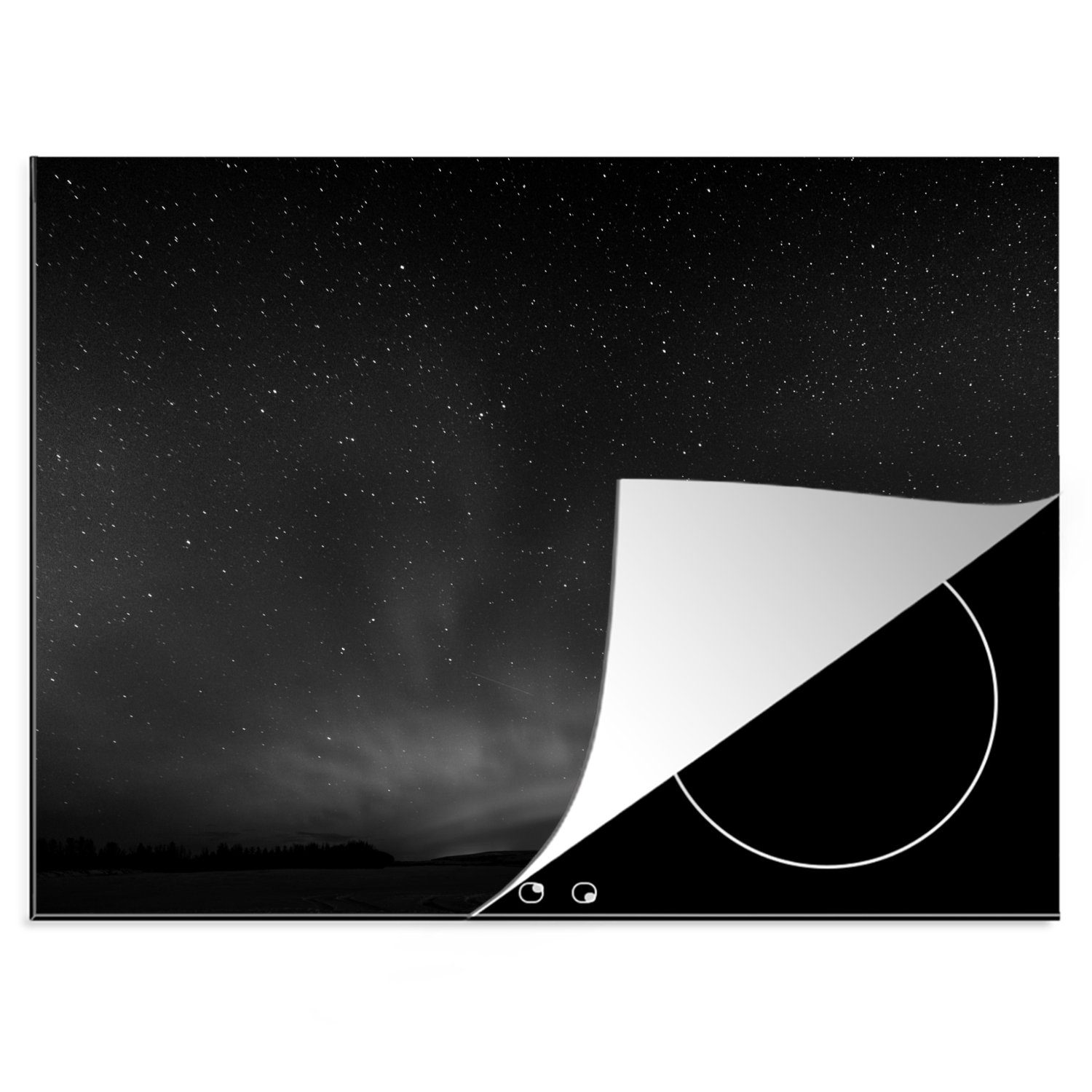 MuchoWow Herdblende-/Abdeckplatte Nordlicht über der Hütte - schwarz und weiß, Vinyl, (1 tlg), 70x52 cm, Mobile Arbeitsfläche nutzbar, Ceranfeldabdeckung