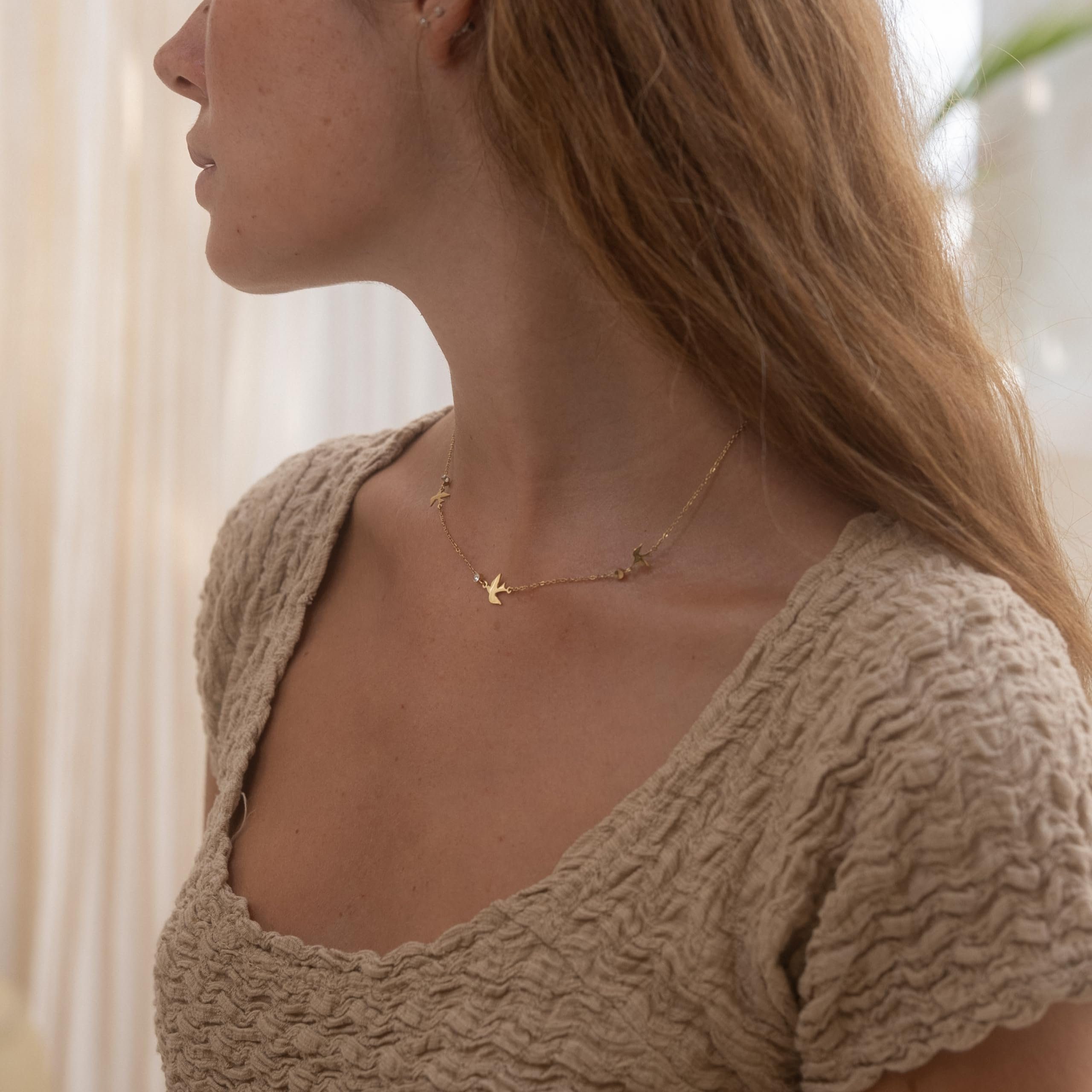 Made by Nami Edelstahlkette Halskette Damen Gold mit Vögeln und Kristall Edelsteinen 40 + 5 cm, Edelstahl Schmuck Frauen