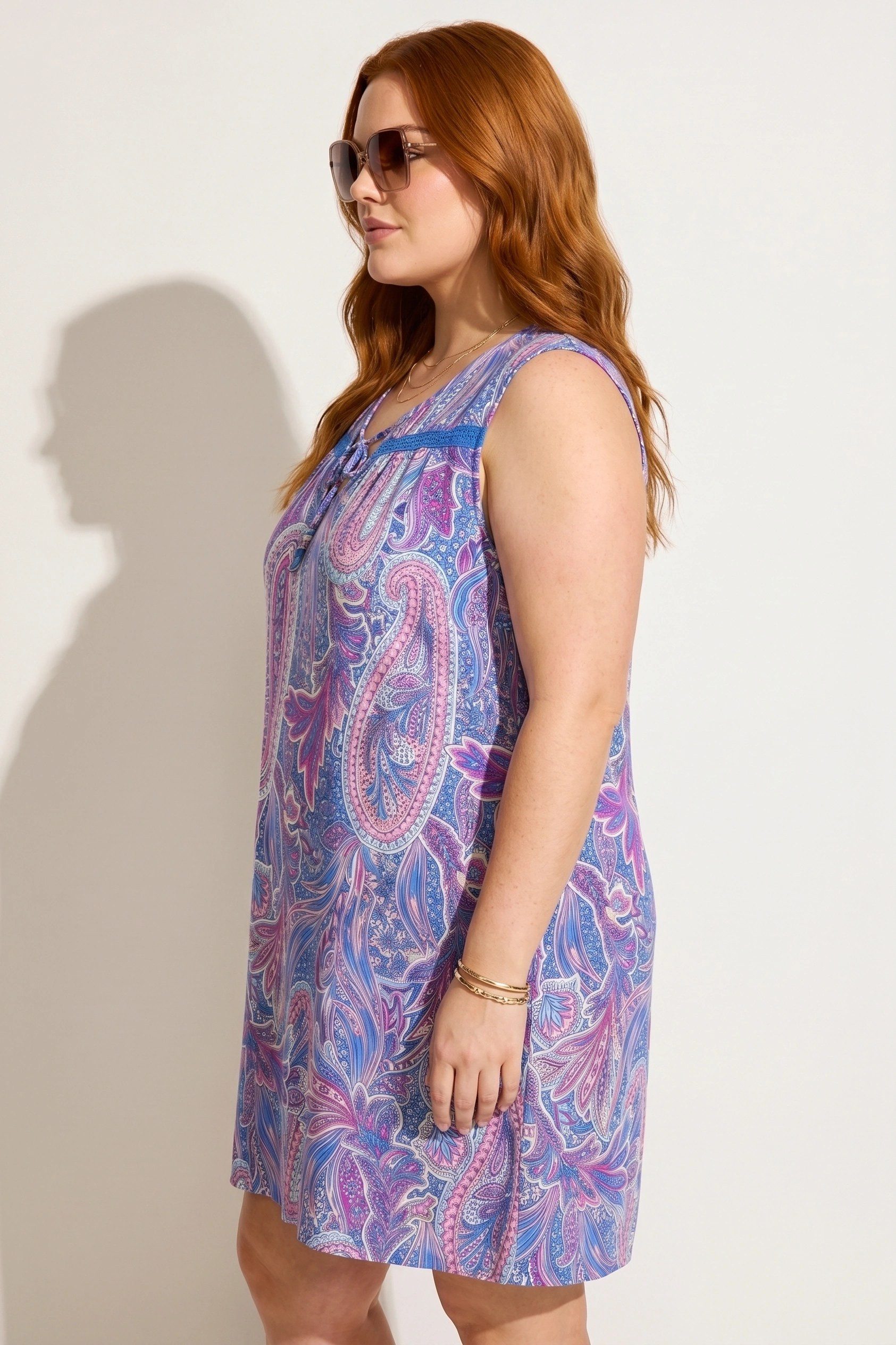 Shape of You Minikleid V-Ausschnitt Ärmelloses Musterkleid aus Viskose