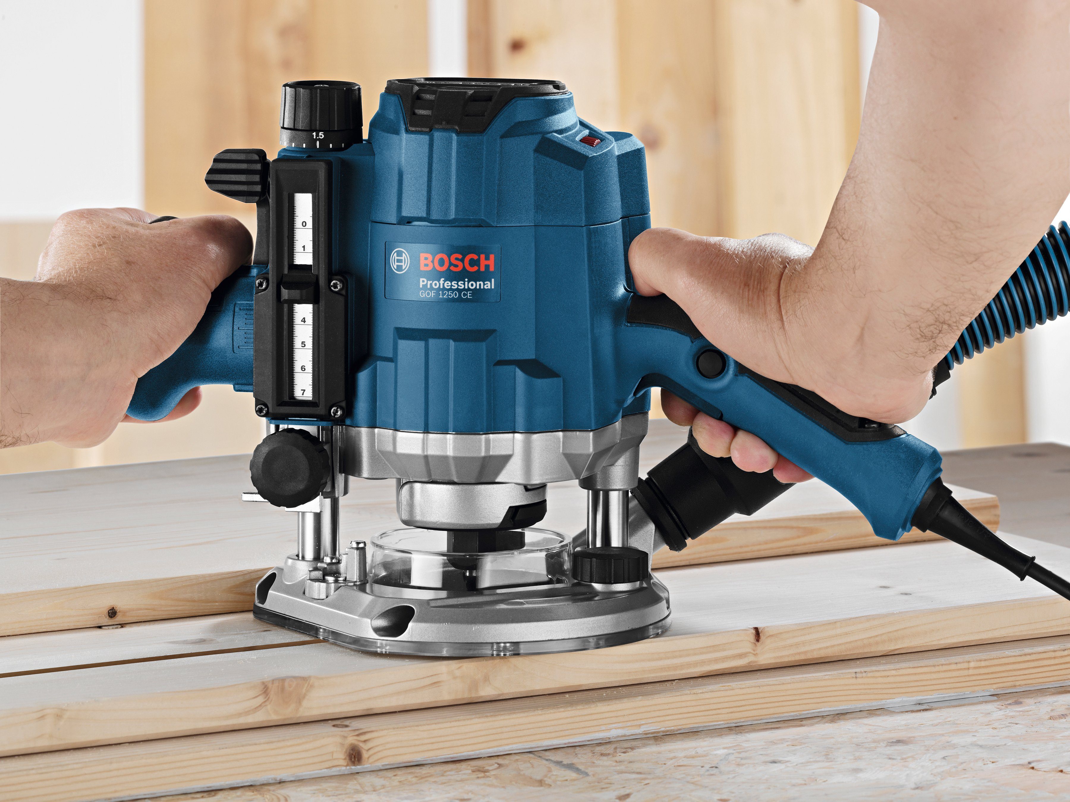 Bosch Professional Oberfräse GOF 1250 CE