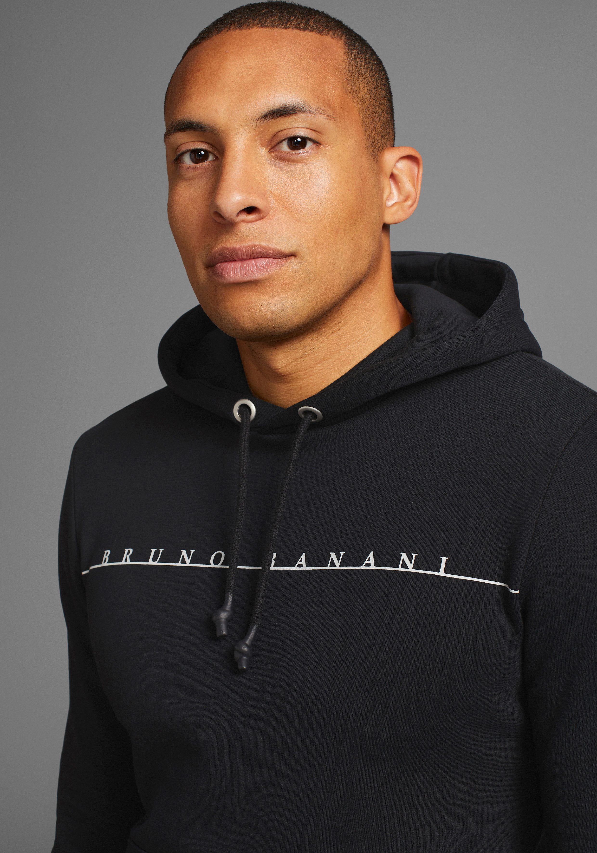 Bruno Banani Kapuzensweatshirt mit modernem Logodruck – Bild 3 von 5