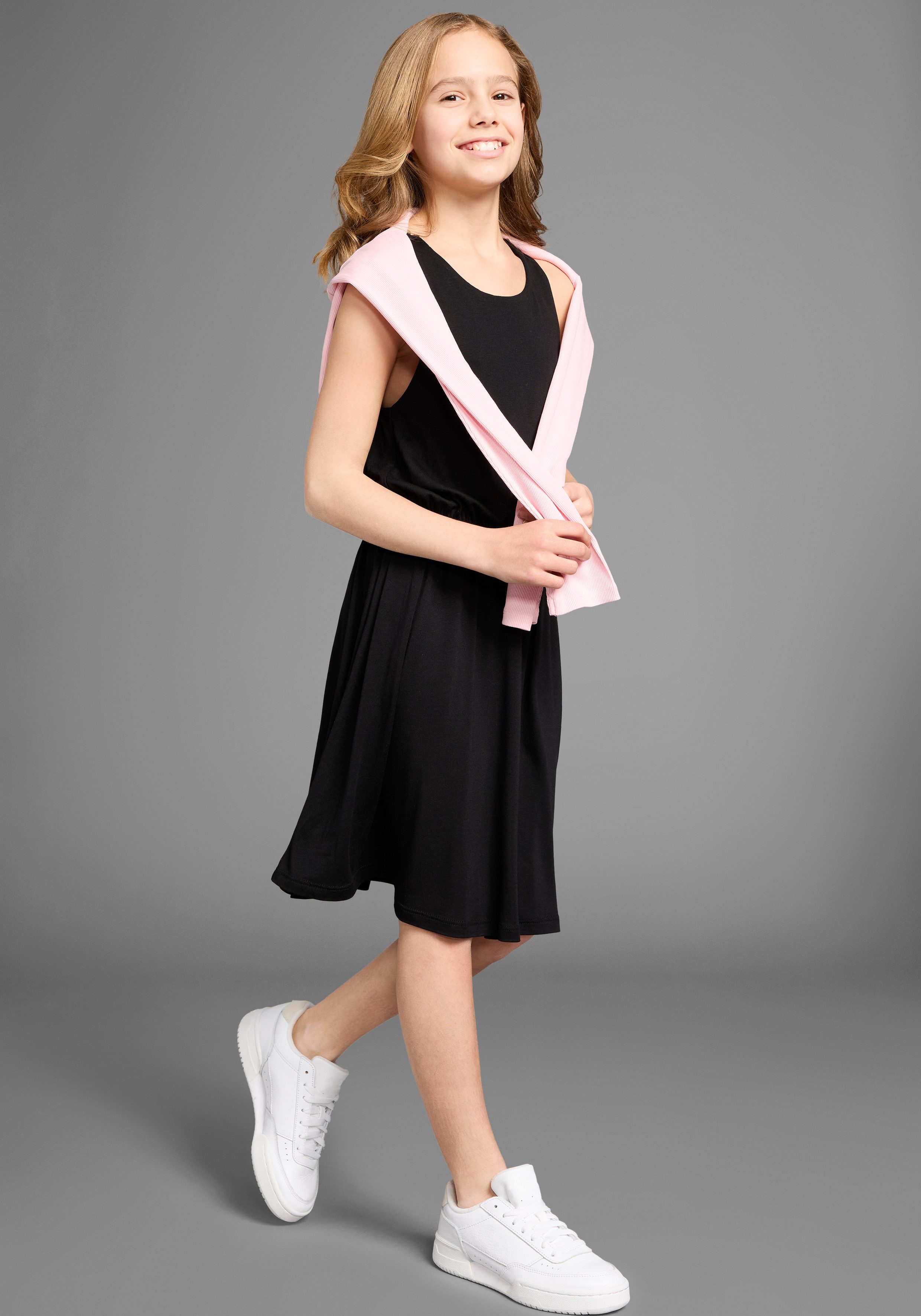 KIDSWORLD Jerseykleid mit aufwendiger Spitze im Rücken Weich fallendes Viskosekleid