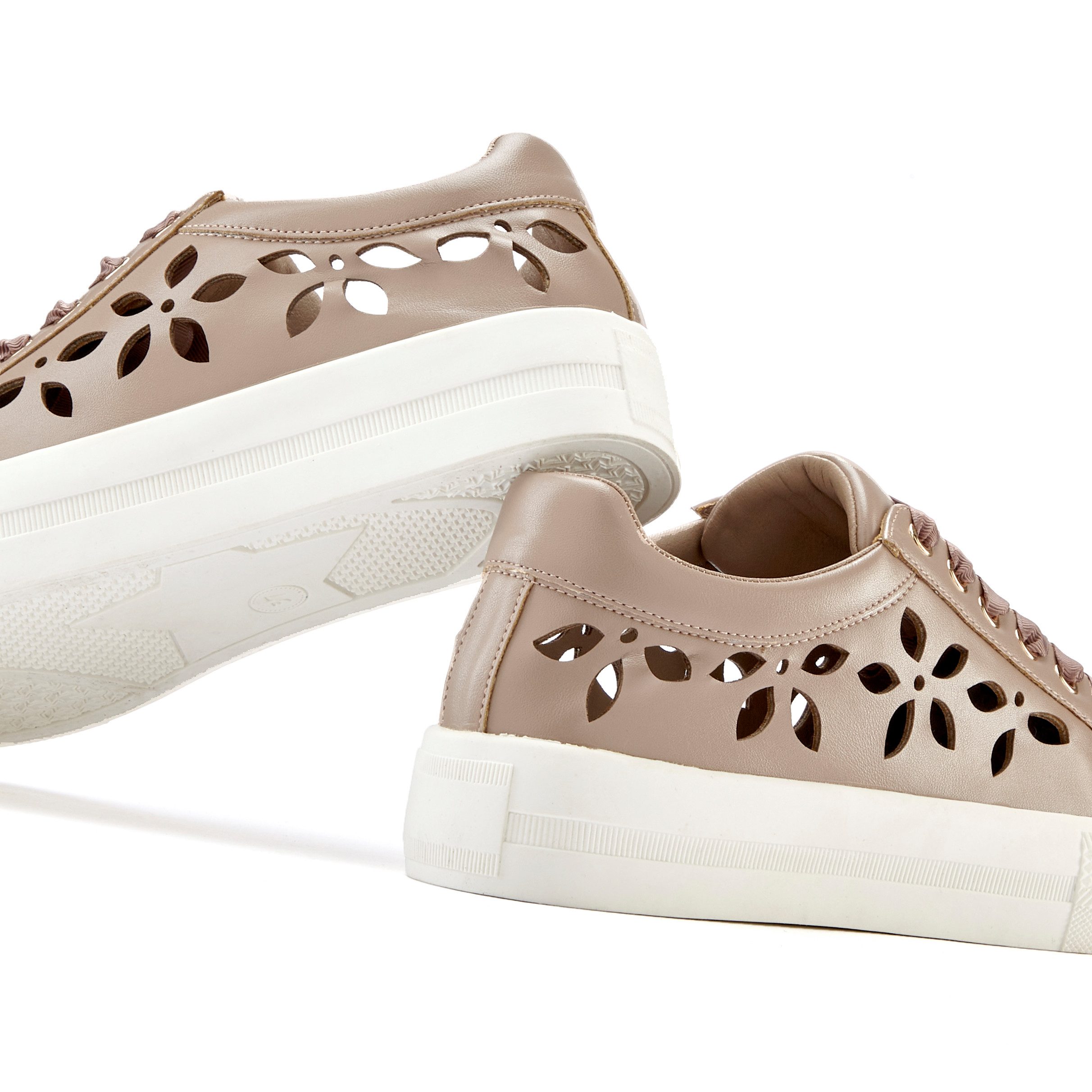 LASCANA Sneaker mit kleinen Cut-Outs, Schnürhalbschuhe, Freizeitschuhe VEGAN