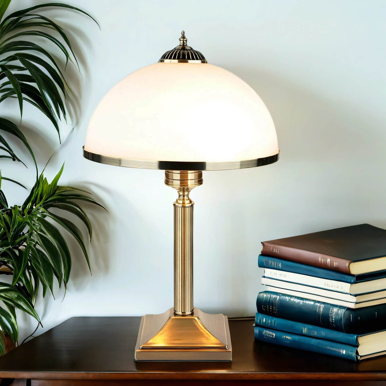 Licht-Erlebnisse Nachttischlampe ZEUS, ohne Leuchtmittel, Tischlampe Glas Schirm 50 cm hoch in Messing antik Weiß