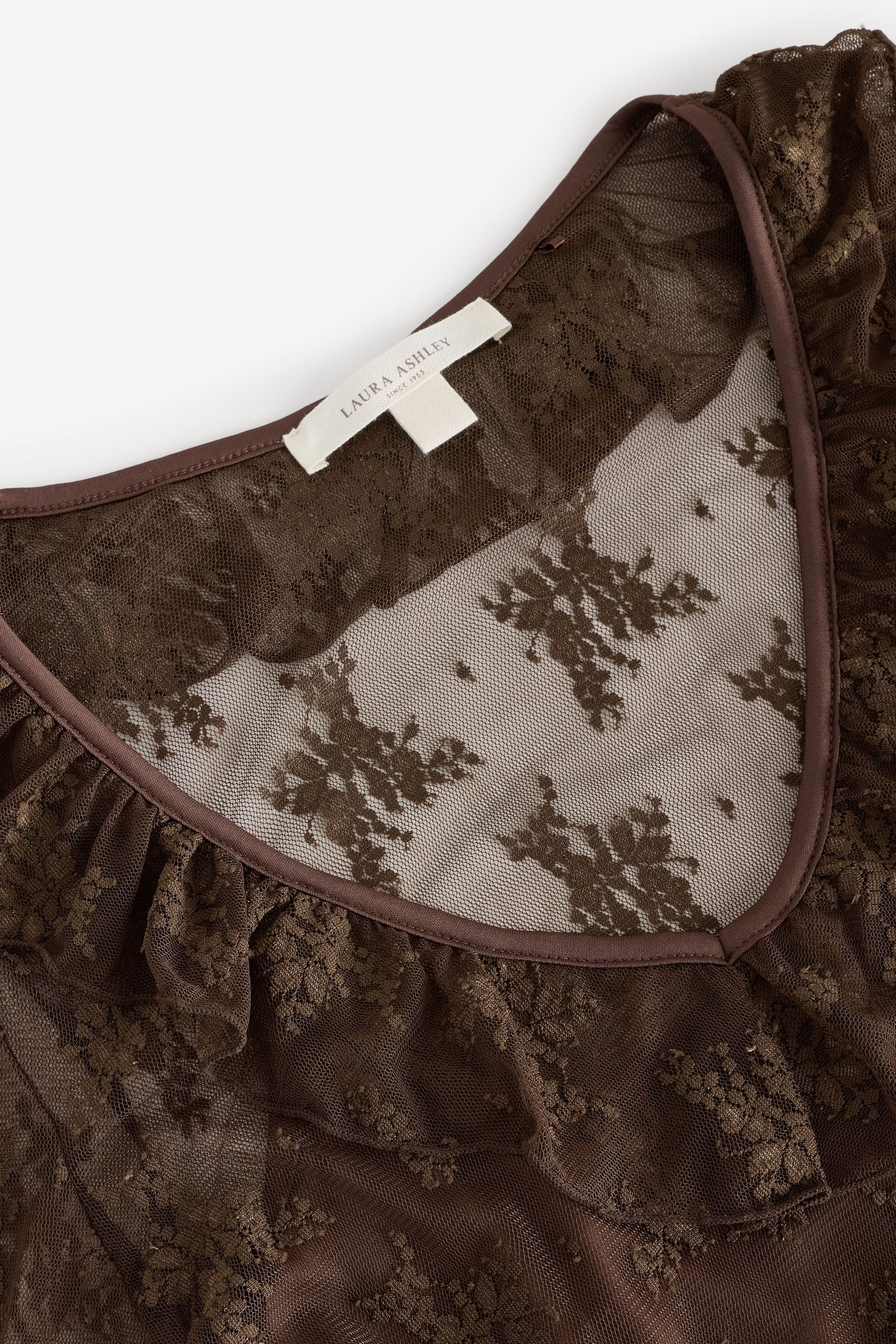 LAURA ASHLEY V-Shirt Laura Ashley Bluse, Rüschen, Spitze & V-Ausschnitt (2-tlg)