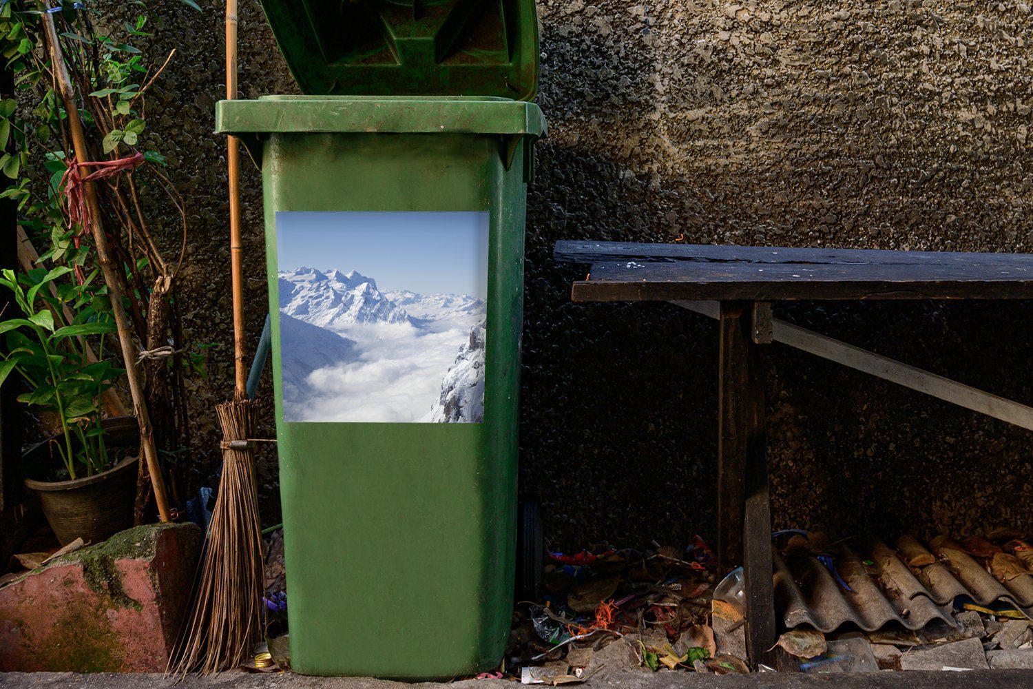 Mülleimer-aufkleber, (1 MuchoWow Abfalbehälter - St), Alpen - Mülltonne, Container, Berg Schnee Sticker, Wandsticker
