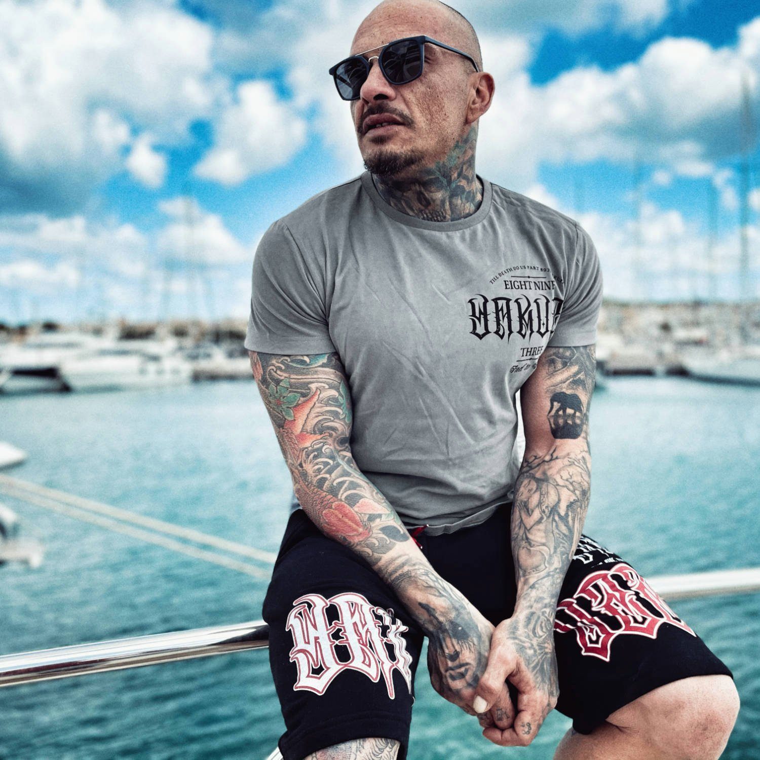 YAKUZA T-Shirt Do Us Part mit abgerundetem Saum monument