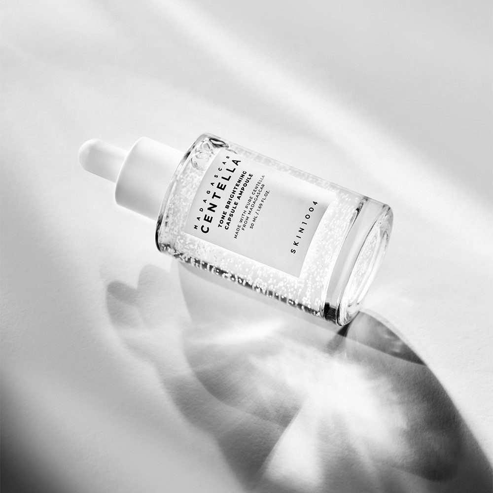 SKIN1004 Gesichtsserum TONE BRIGHTENING CAPSULE AMPOULE, aufhellende, schnell einziehende Ampulle