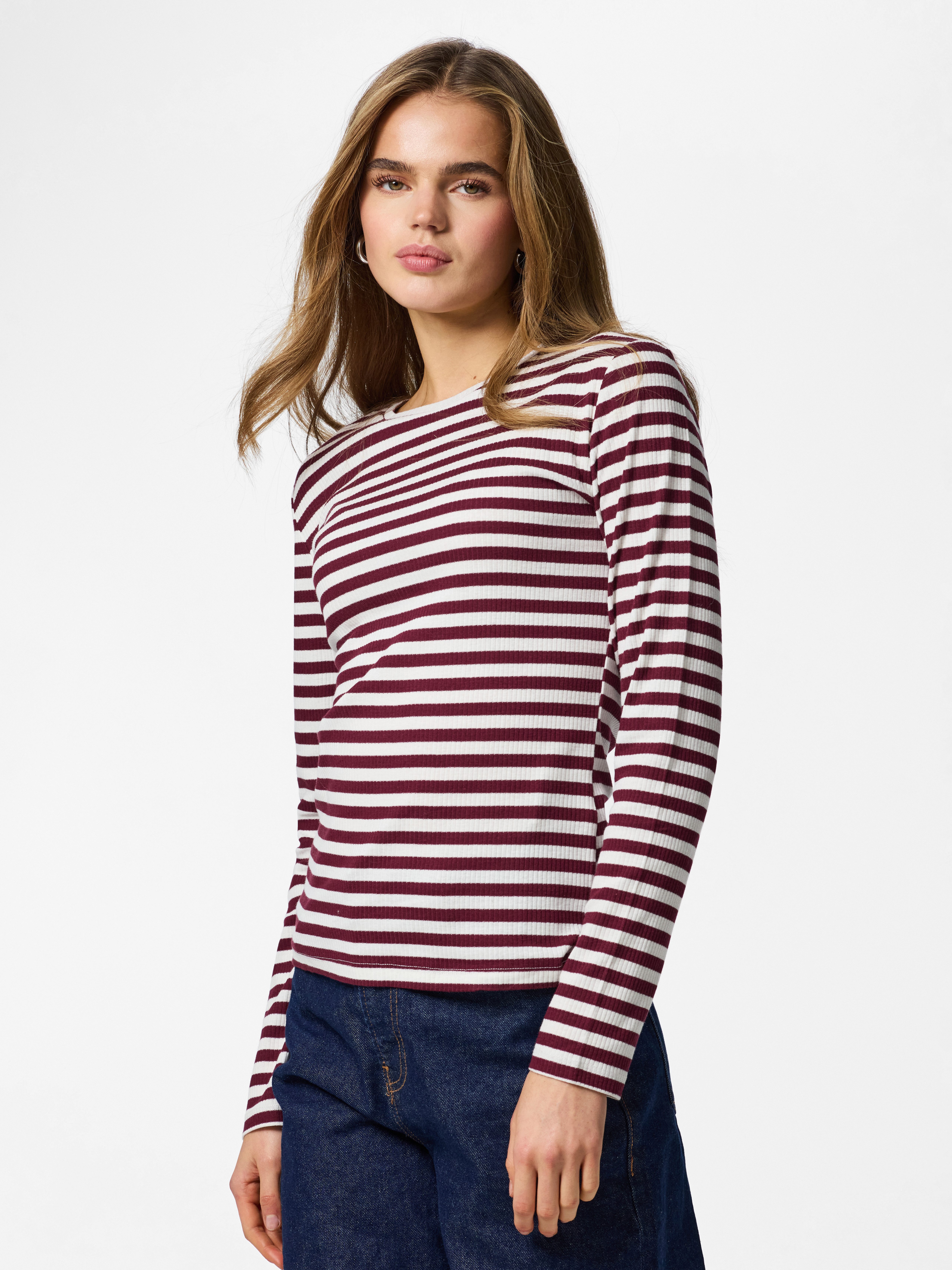 pieces Langarmshirt PCRUKA LS TOP NOOS BC Baumwollmischung, slim fit