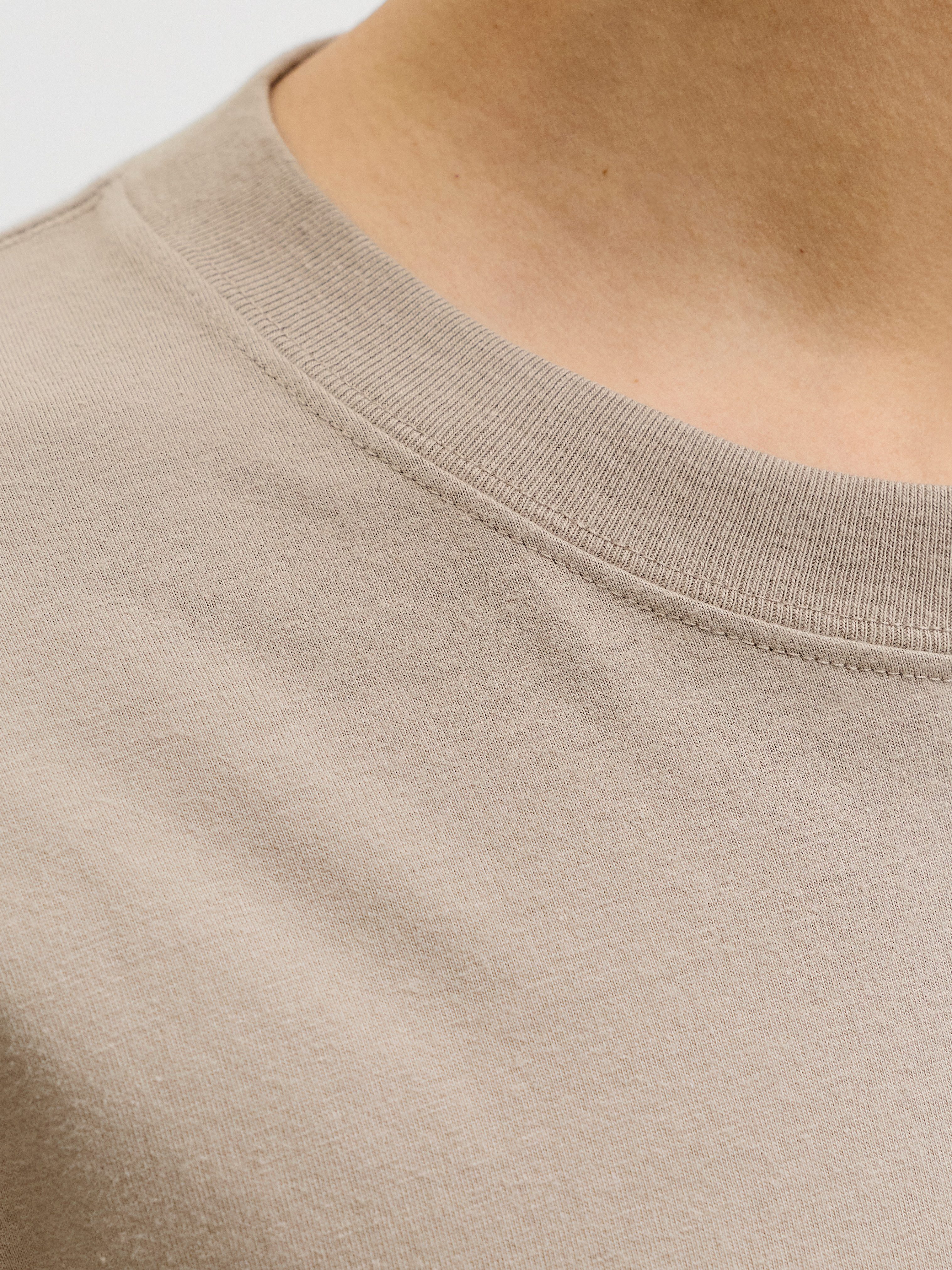 Jack & Jones Rundhalsshirt JORNORREBRO EMB TEE SS CREW NECK NOOS Baumwolle, locker geschnitten