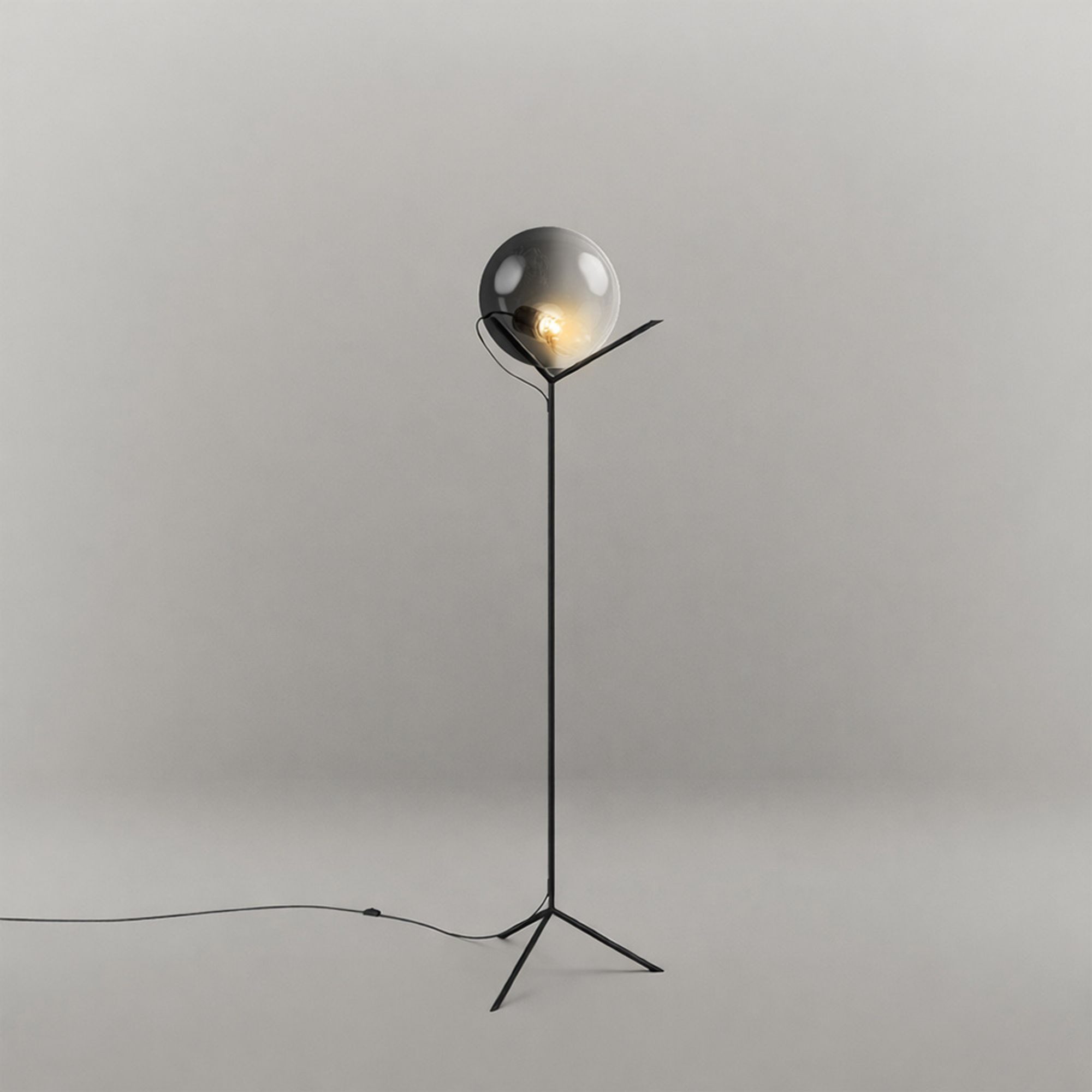 s.luce Stehlampe Stehleuchte Orb Poseidon mit Glaskugel 175cm Rauch Verlauf