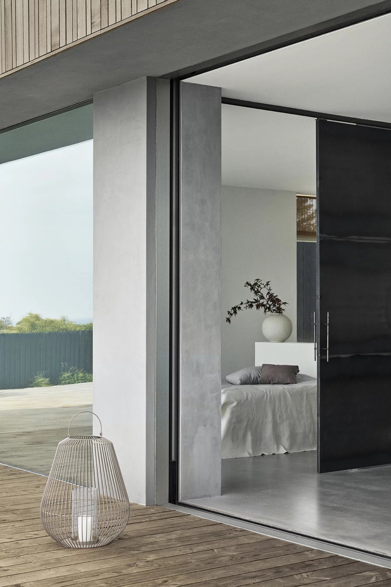 blomus Kerzenlaterne -NIDEA- Stilvolle Laterne: Handgefertigtes Designer Windlicht, Windlicht, Glaszylinder, Henkel, Handarbeit, Stilvoll, Flexibel