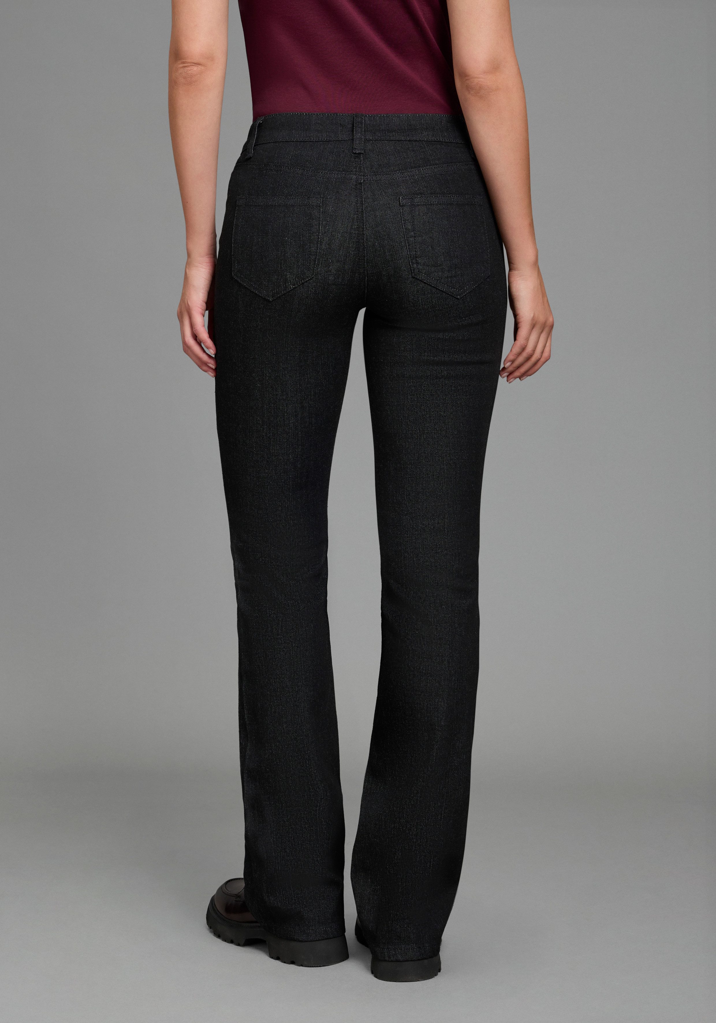Arizona Bootcut-Jeans mit Keileinsätzen ausgestellte Beinform, niedrige Leibhöhe, elastisches Material
