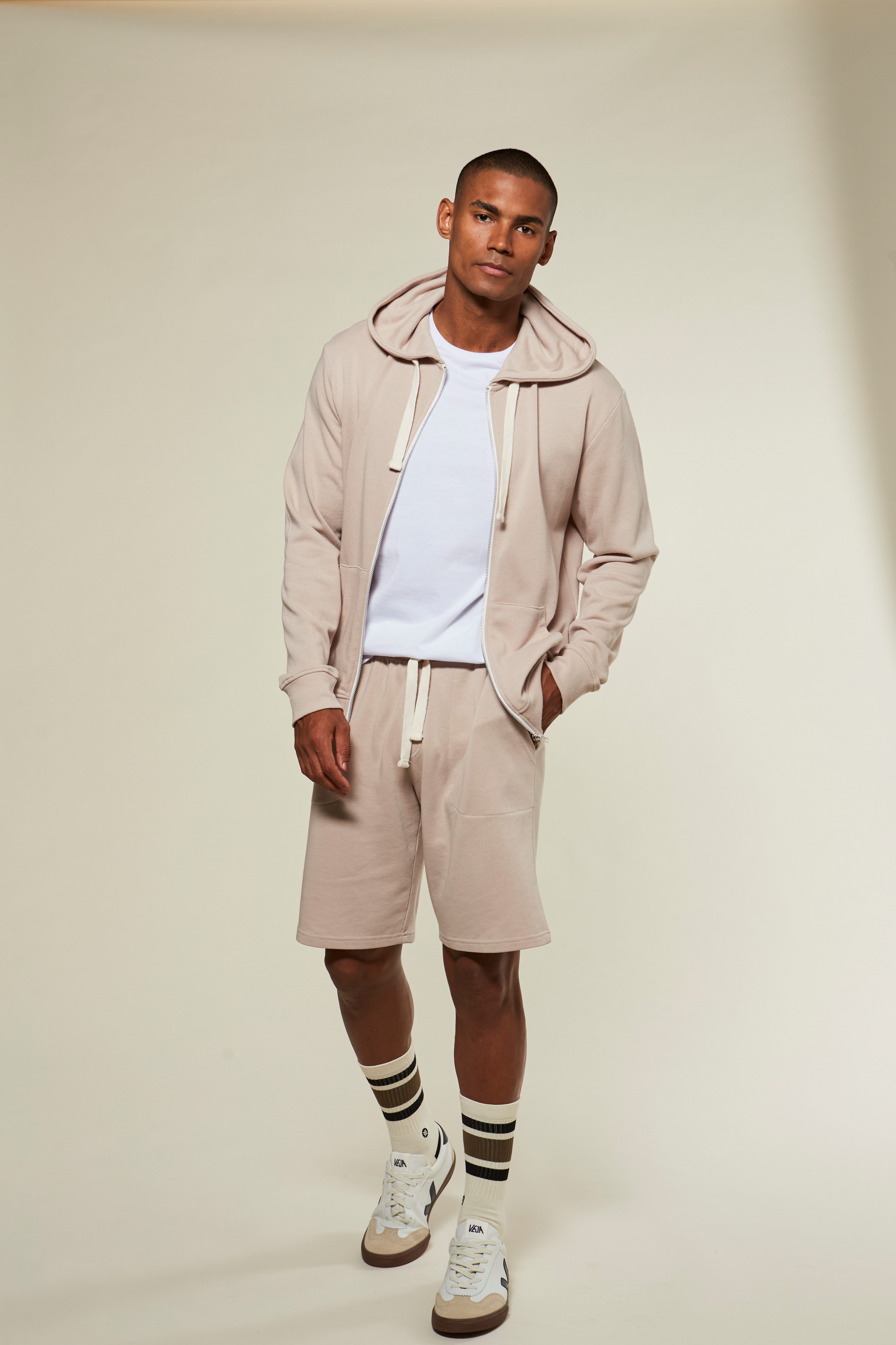 KangaROOS Kapuzensweatjacke mit Kapuze, kontrast Zipper und kontrast Bänder – Bild 4 von 4
