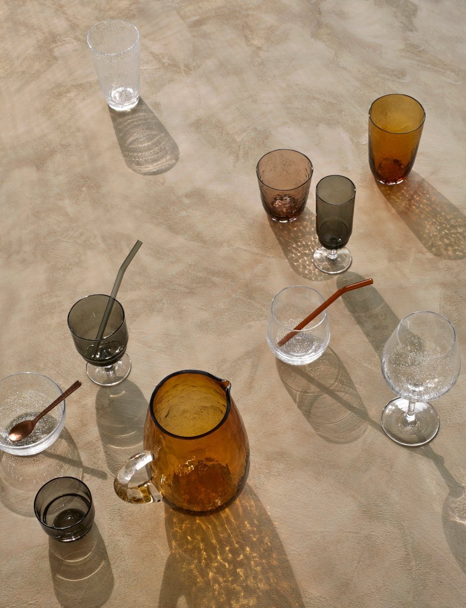 Broste Copenhagen Glas Copenhagen HAMMERED Trinkglas amber 0,335 l (1 Stück), Mundgeblasenes Glas, Hammered Glas