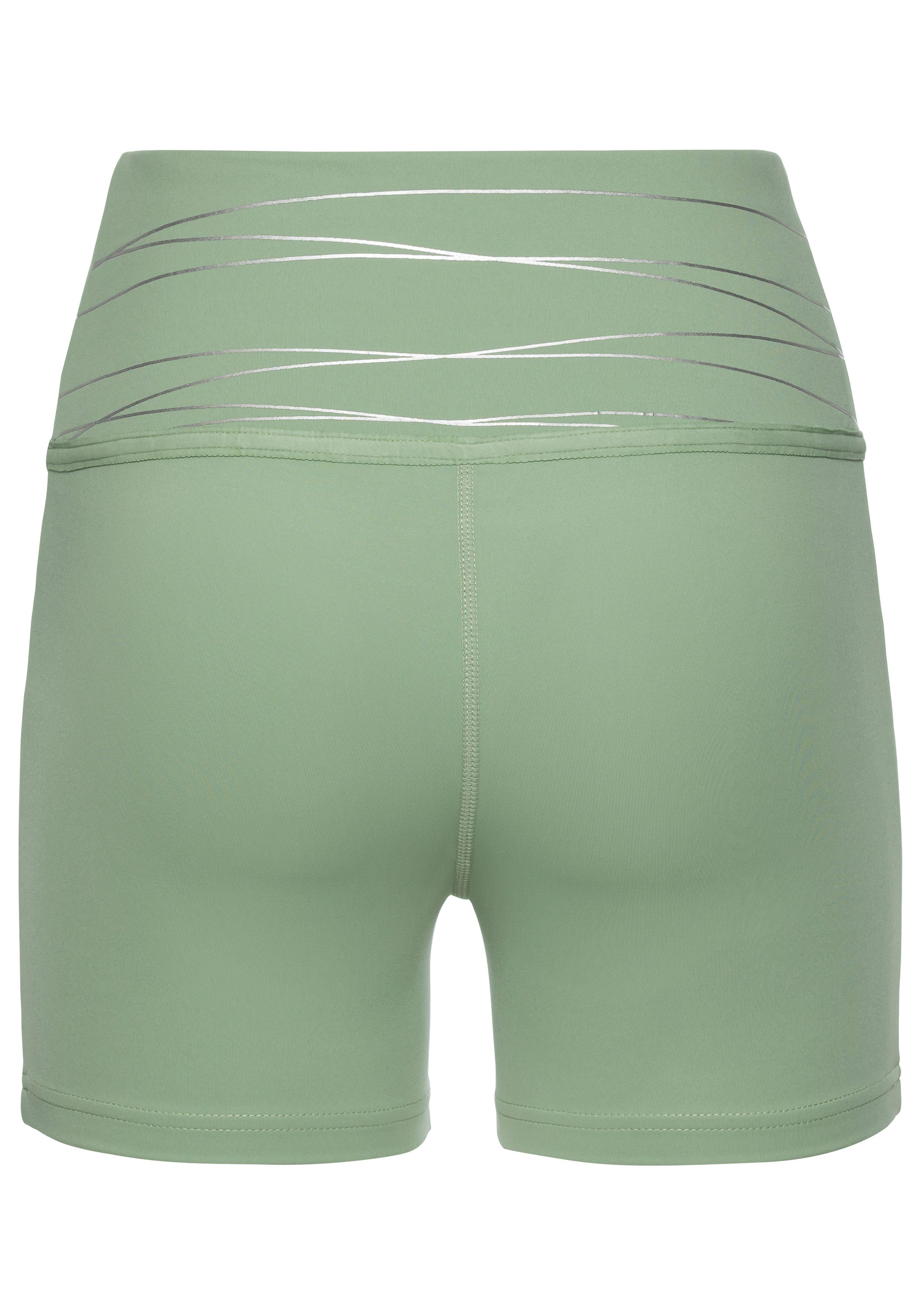 Vivance Active by Lascana Shorts Sportshorts mit breiten Bündchen und Druck