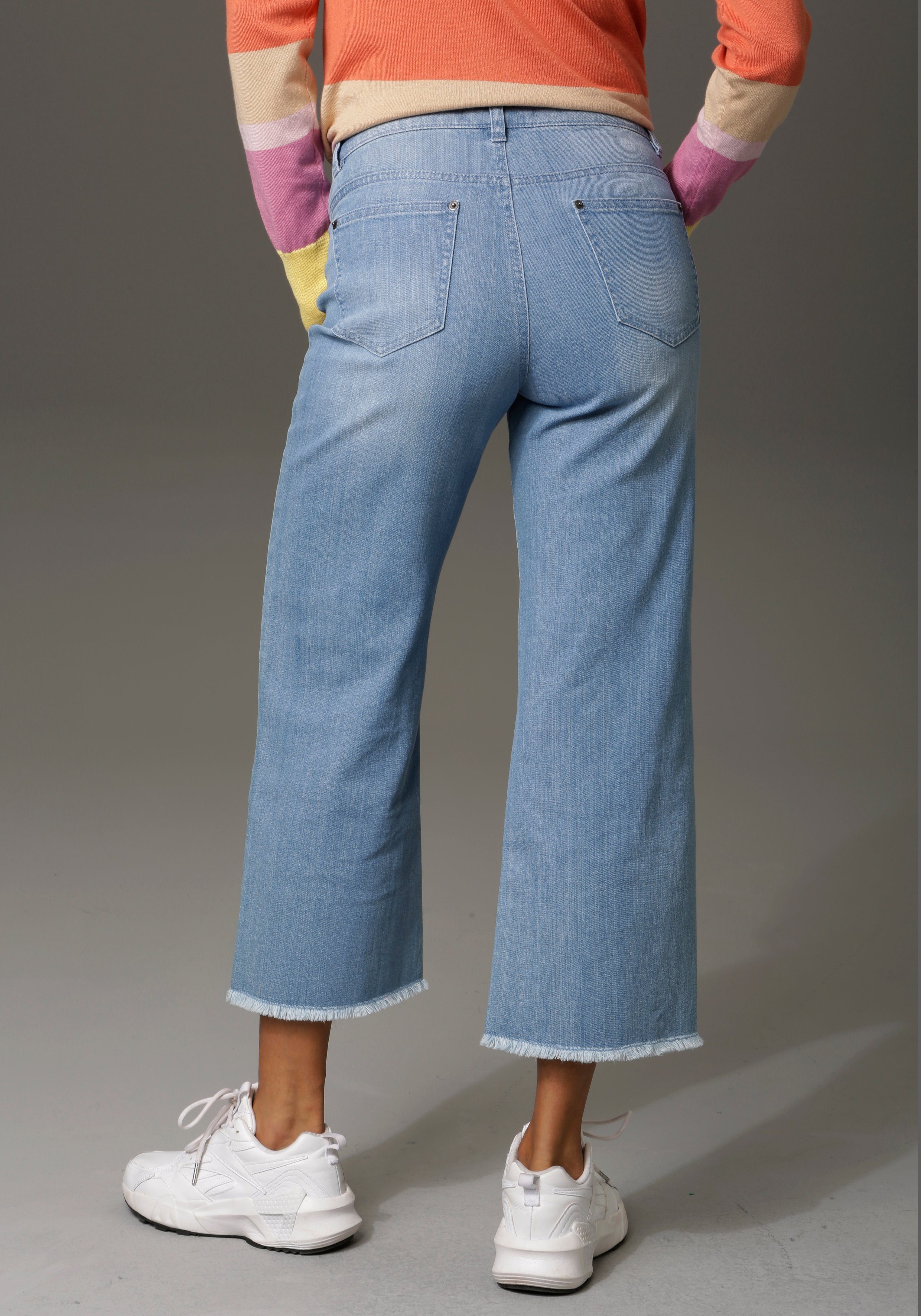 Aniston CASUAL blue Beinabschluss ausgefranstem mit leicht 7/8-Jeans