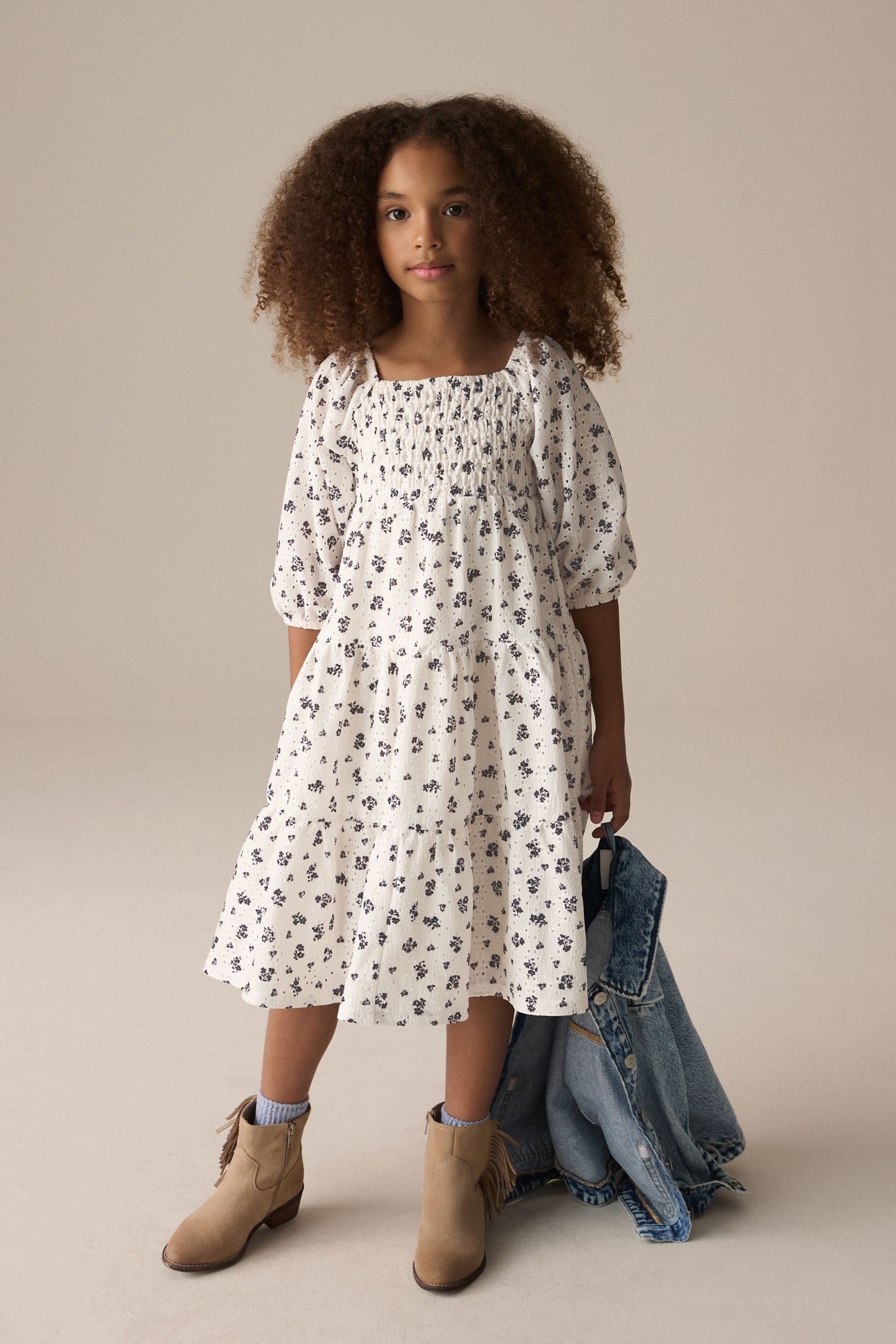 Next Spitzenkleid Mehrlagiges besticktes Kleid (1-tlg)