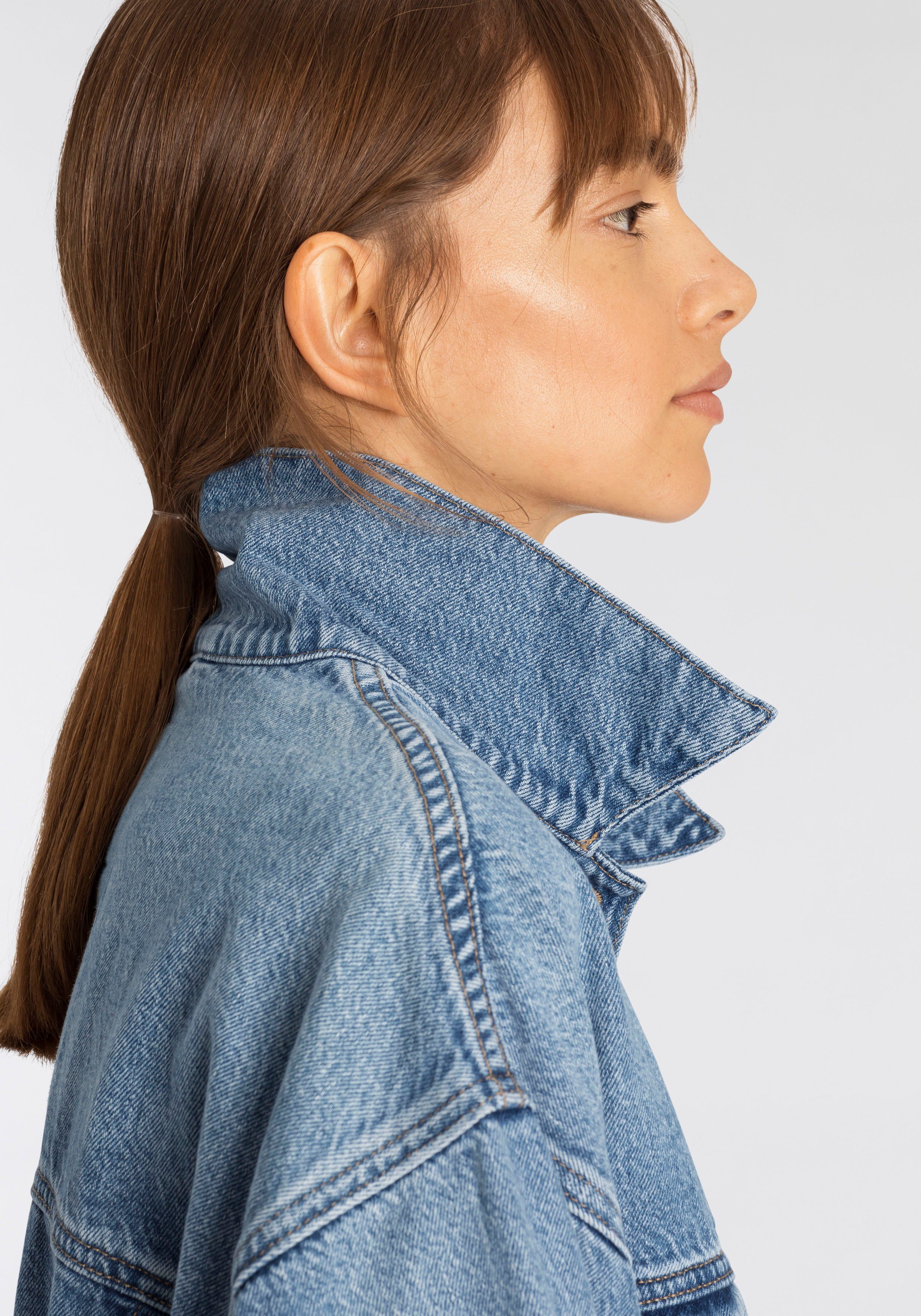 Levi's® Jeansjacke 90S TRUCKER mit Umlegekragen – Bild 3 von 5