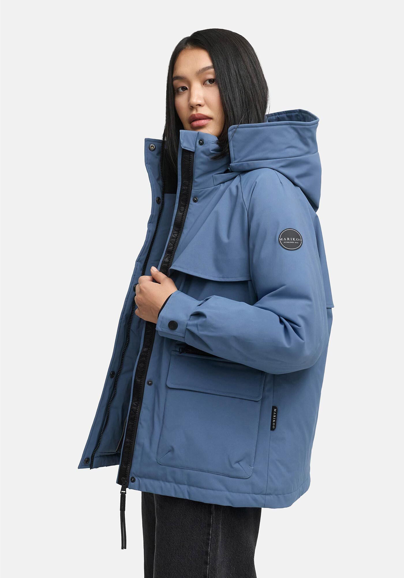 Marikoo Winterjacke Shigaraa mit abnehmbarer Kapuze und Gummizug an der Taille
