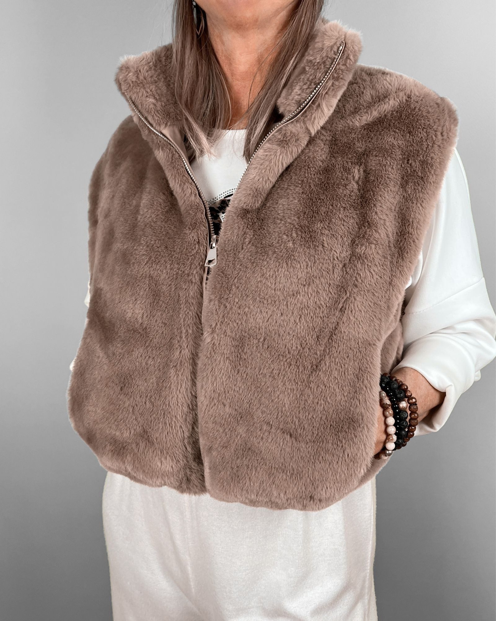 ITALY VIBES Fellimitatweste ELMIRA - Weste Fake Fur - cropped - Fellweste - ONE SIZE passt hier Gr. XS - M