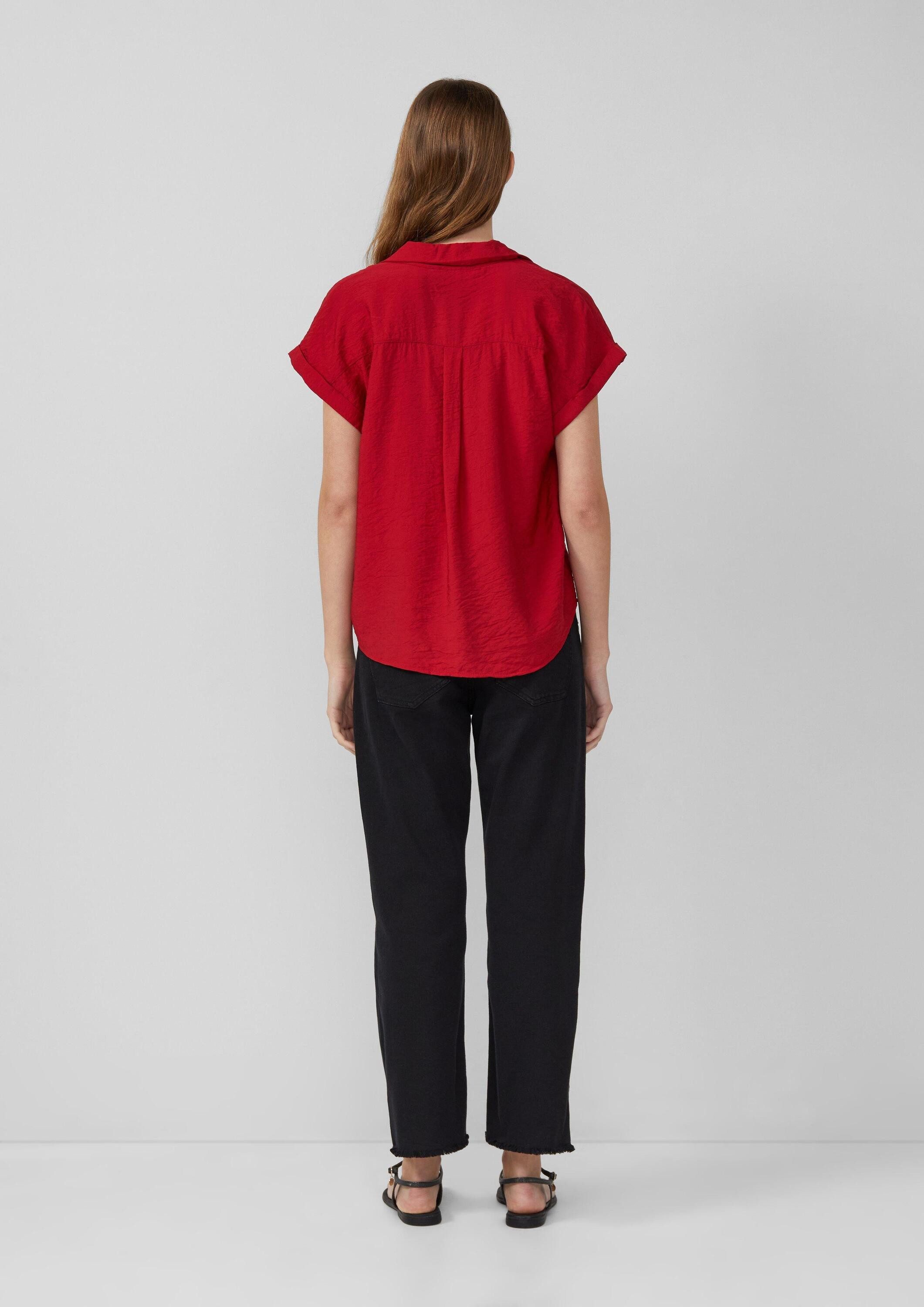 s.Oliver Kurzarmbluse Bluse Bluse aus strukturiertem Viskosemix mit aufgesetzter Tasche