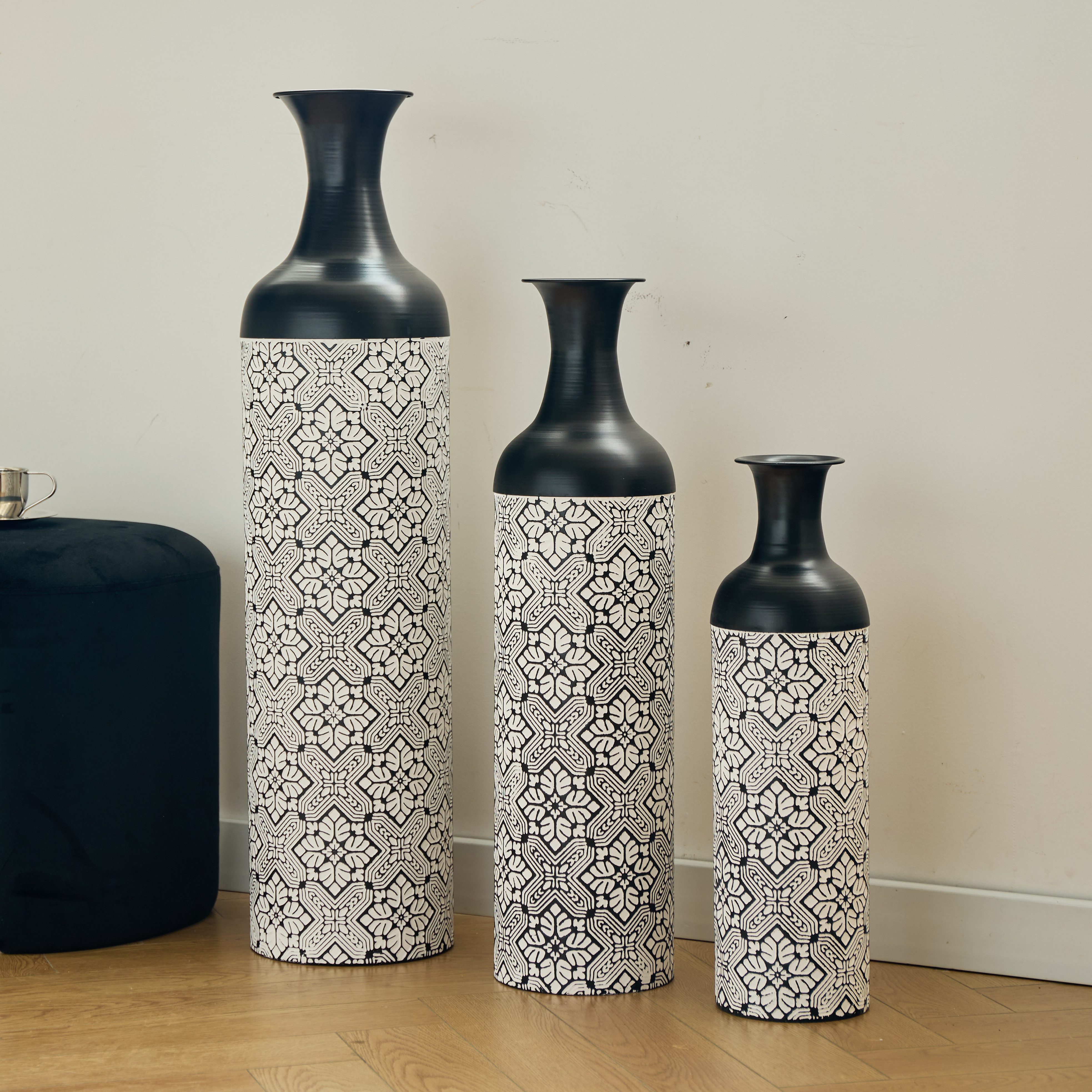 BlingBin Bodenvase Bodenvase Große 3er Set (50/66/83 cm) - Metallvasen mit Rillenmuster (3er Set, 3 St., Groß: 20*20*83CM/Mittel: 17*17*65CM/Klein: 14*14*50CM), Dekorative Vase für Wohnzimmer, Flur und Schlafzimmer, Schwarz+Weiß